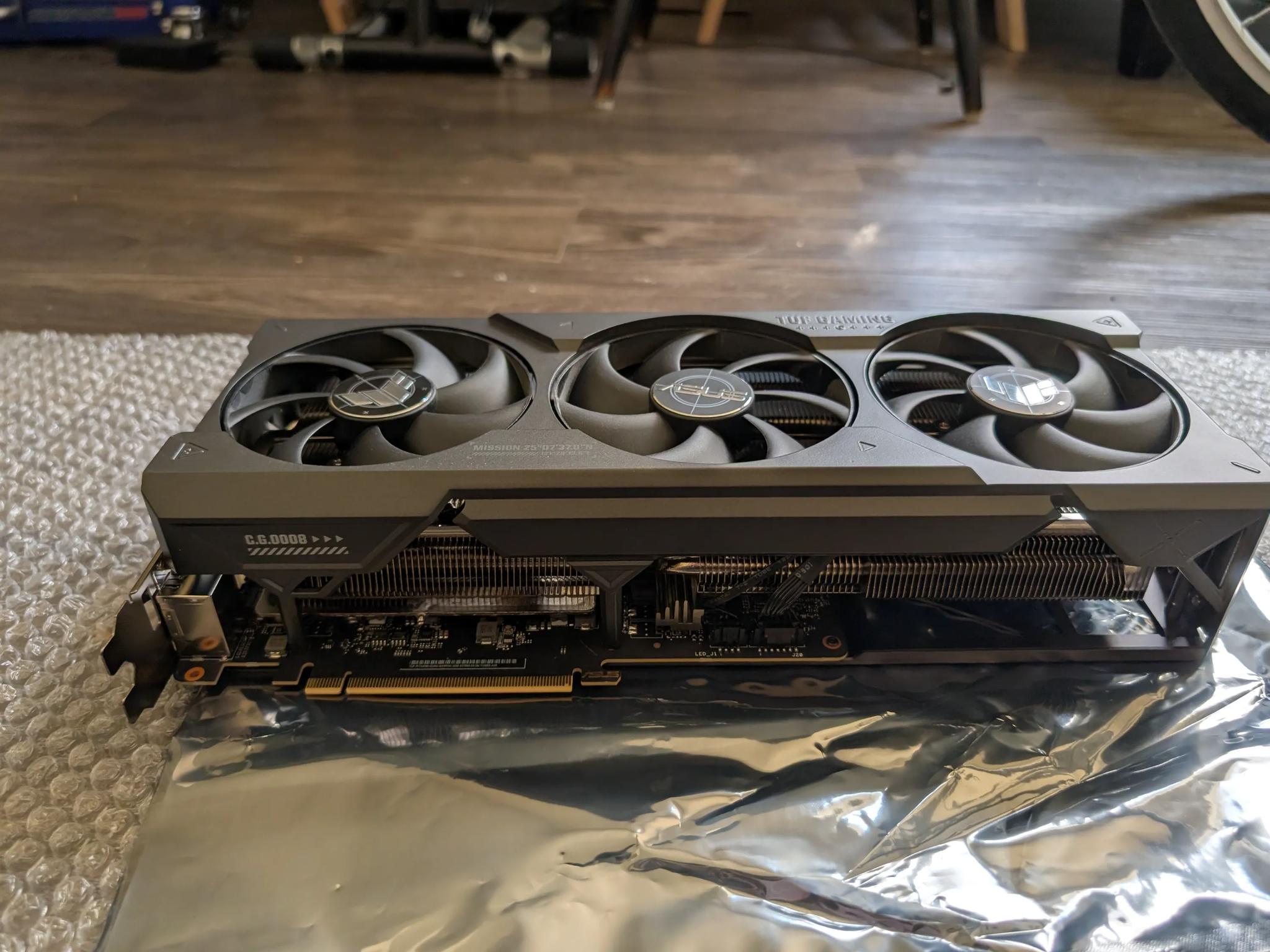 ASUS TUF GAMING GeForce RTX 4090 - Image 2