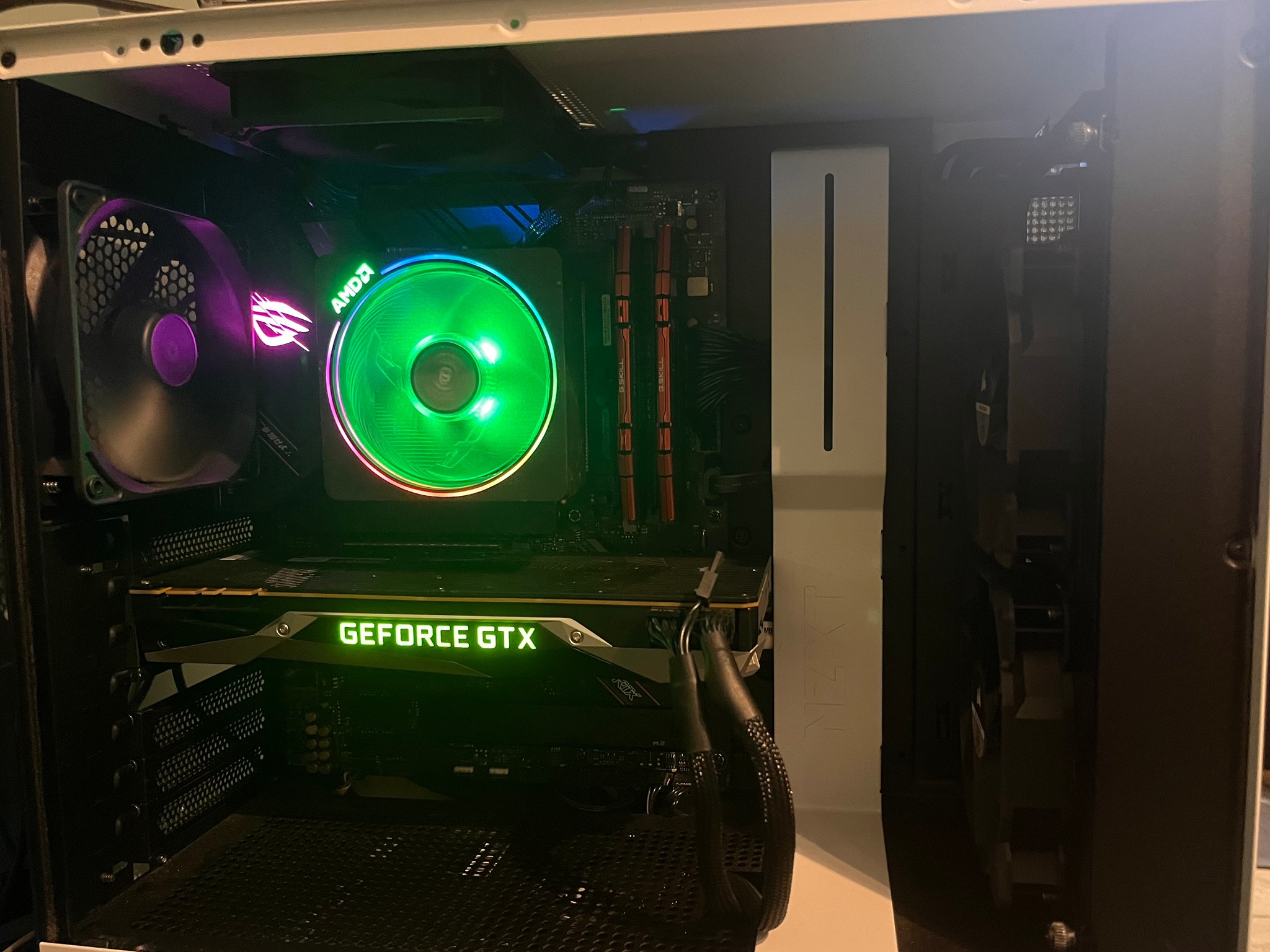 Ryzen 5 5600X, 1080 ti founders edition, 32Gb Ram
