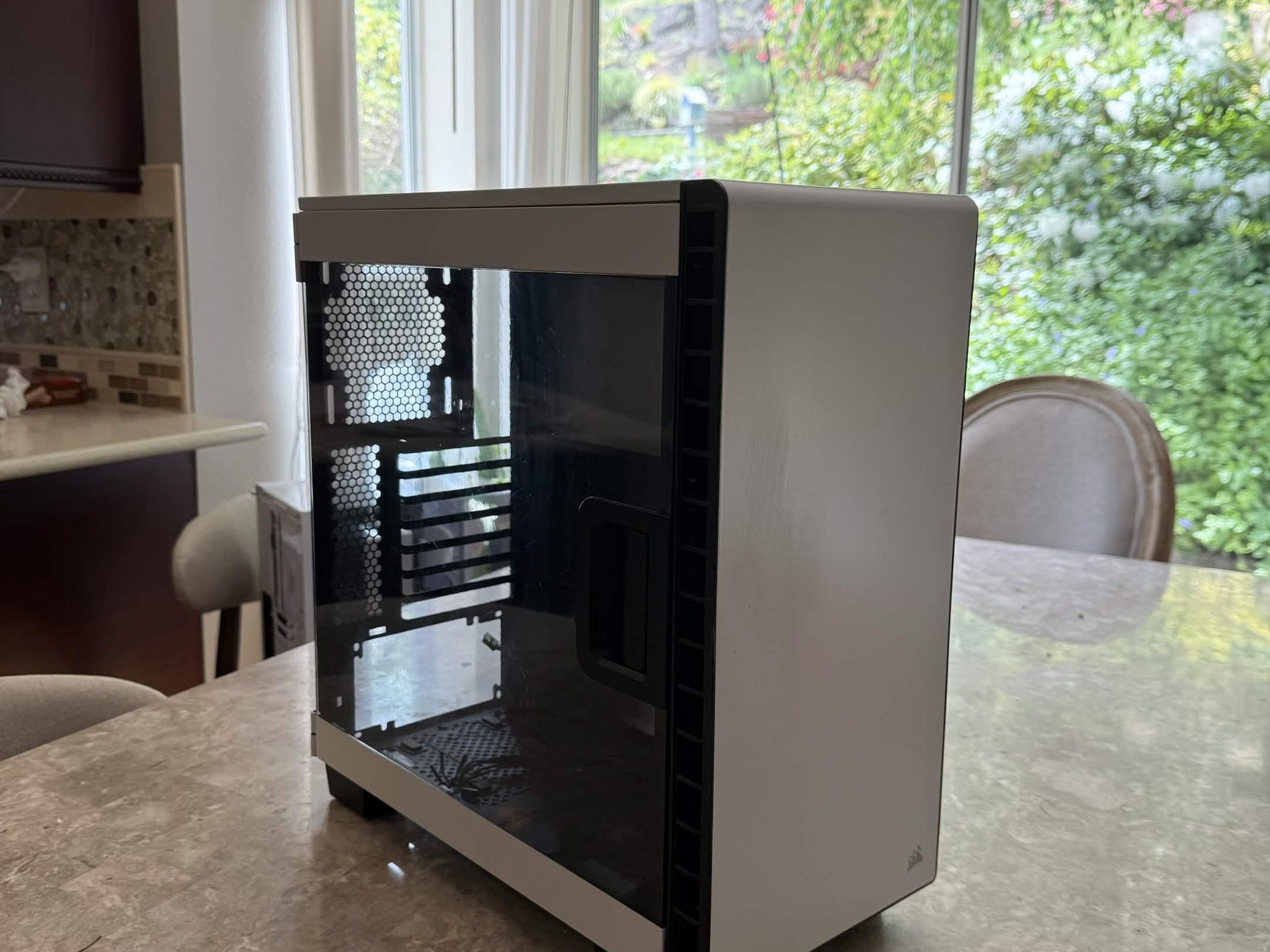 The Corsair Carbide Series Clear 400C Compact