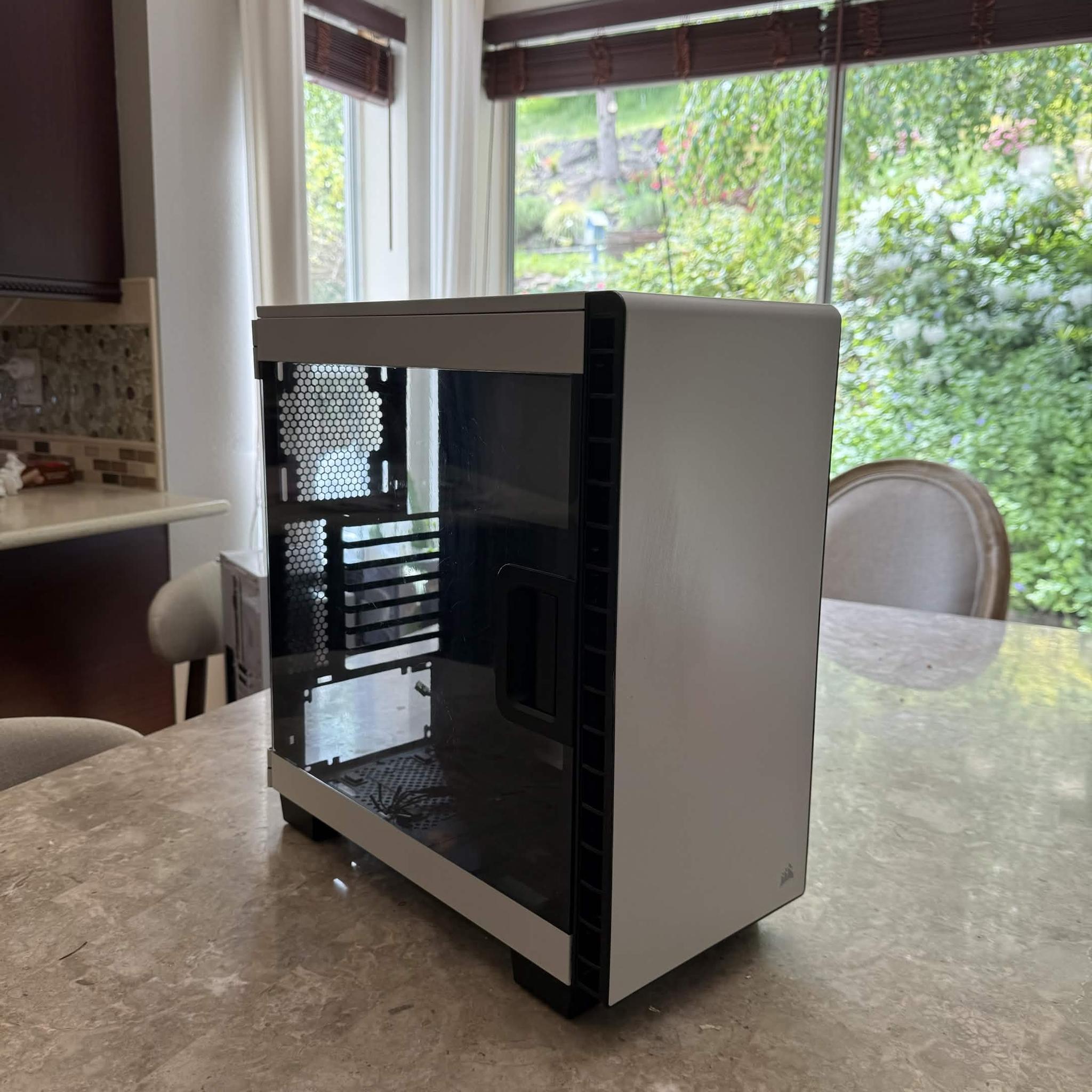 The Corsair Carbide Series Clear 400C Compact