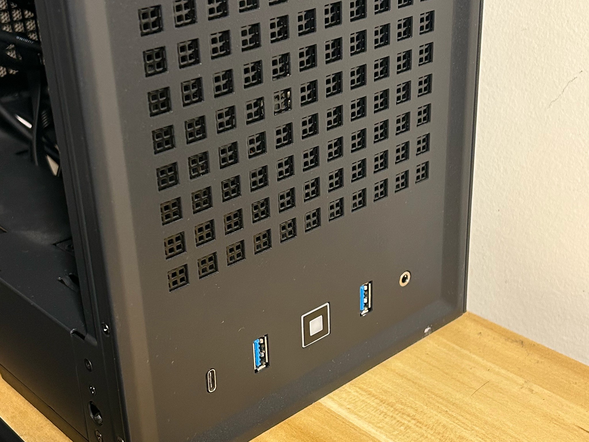 HYTE Revolt 3 ITX Case + 700W PSU + Wavlink WiFi 6 Adapter