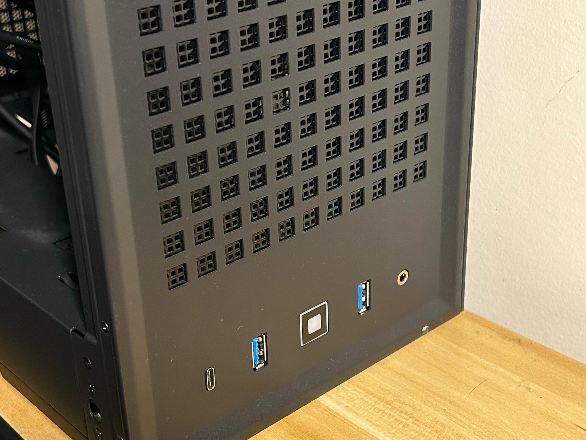 HYTE Revolt 3 (Black - Mesh) - Image 3