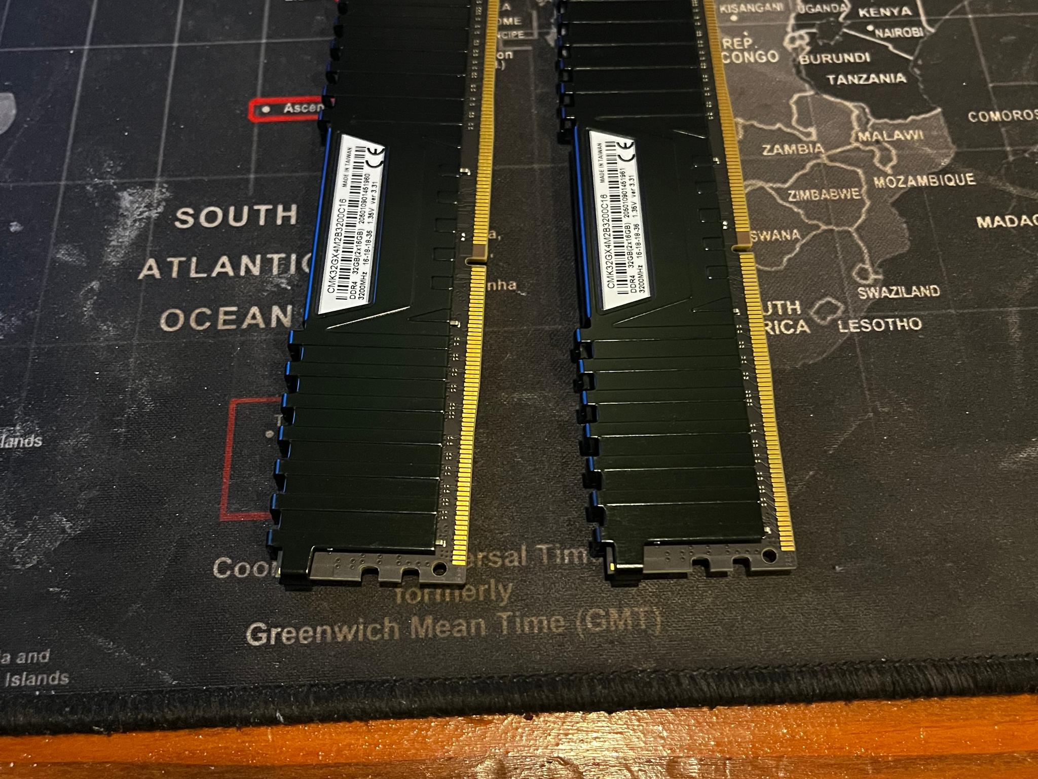 Corsair VENGEANCE 2x16 DDr4