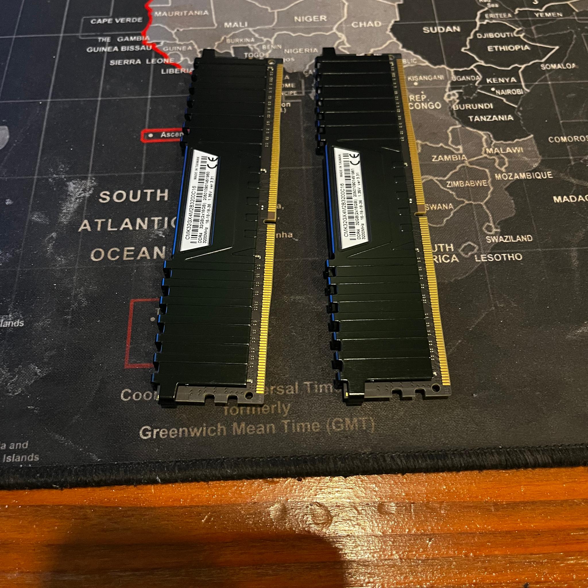 Corsair VENGEANCE 2x16 DDr4