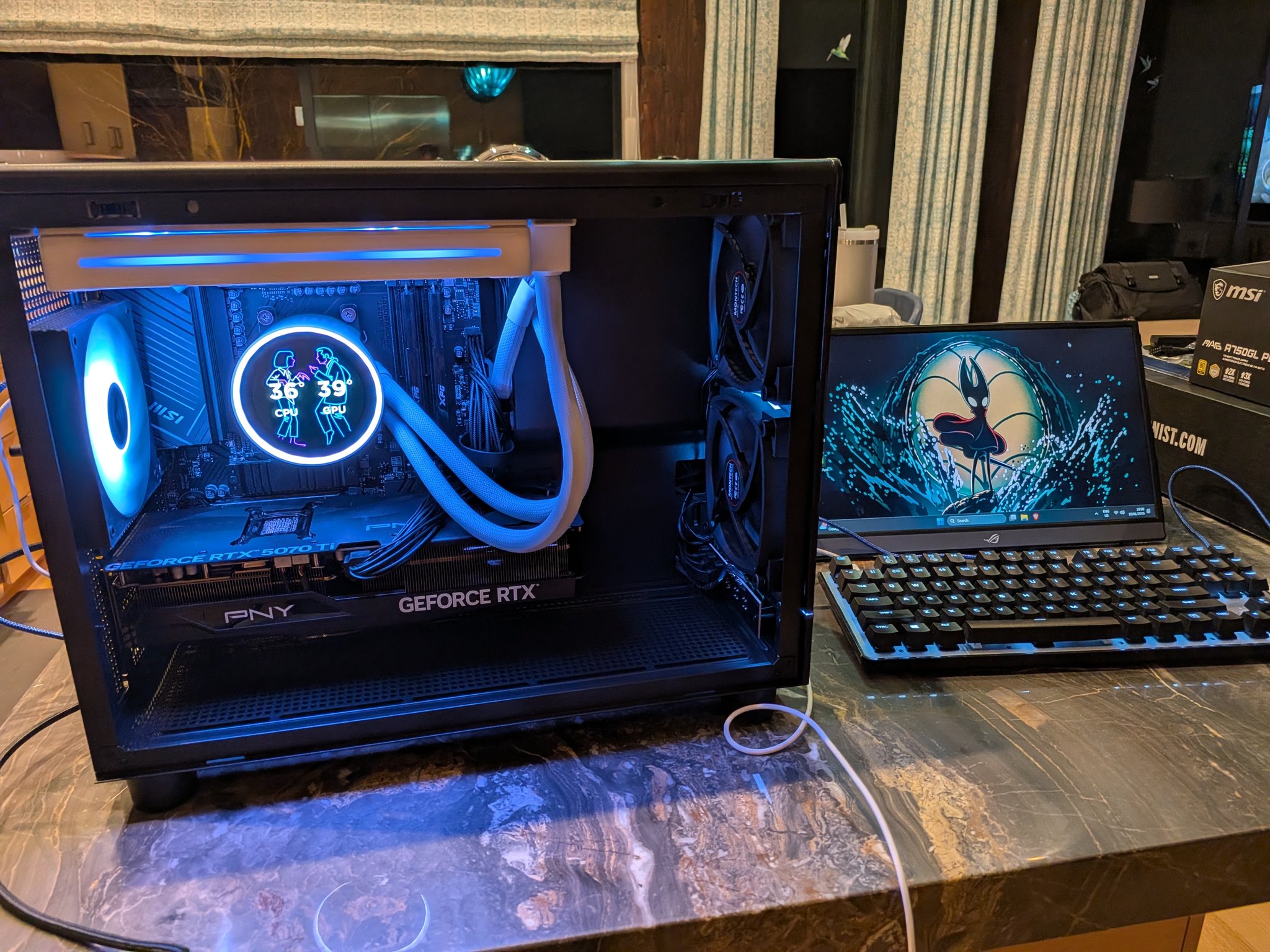 4K Tuxedo - RTX 5070 Ti, Ryzen 7 9800X3D, 32 GB DDR5, 2 TB Gen 4 NVME, RGB, Liquid Cooled