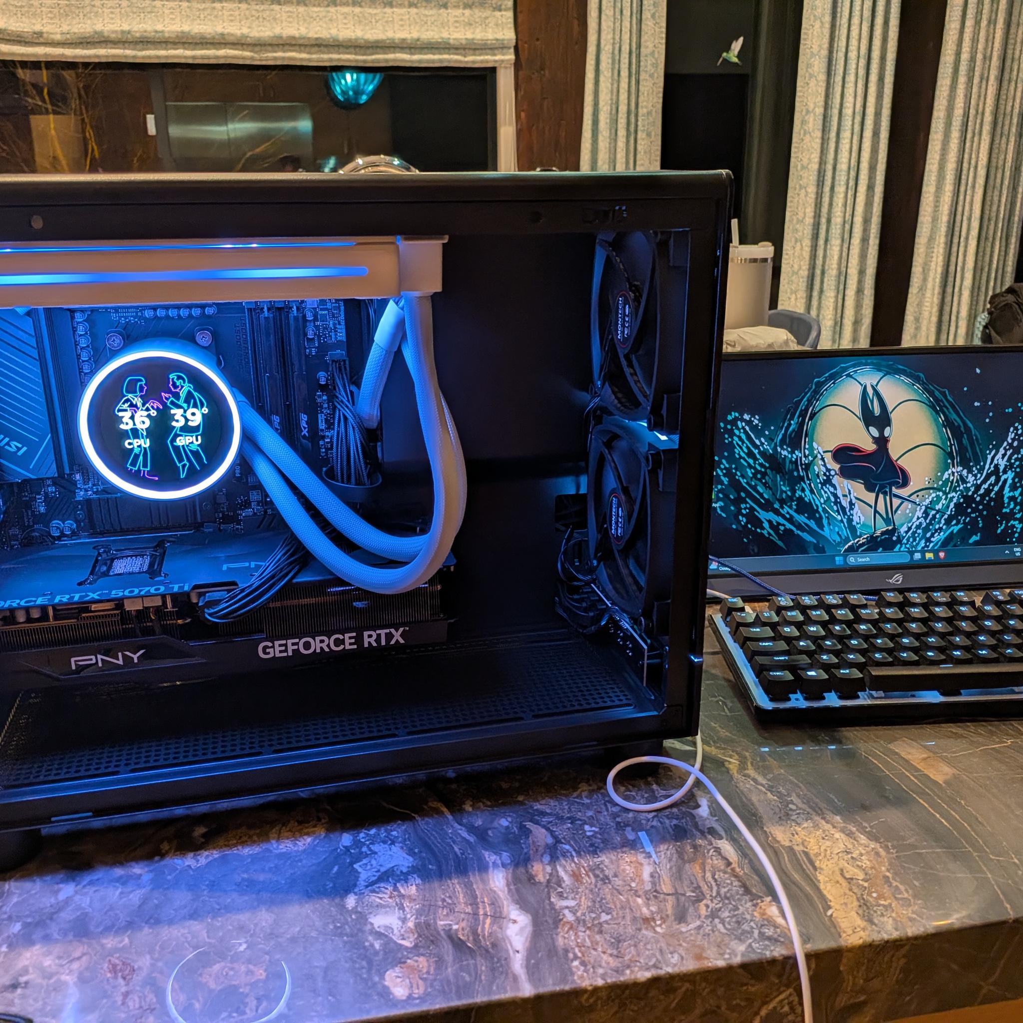 4K Tuxedo - RTX 5070 Ti, Ryzen 7 9800X3D, 32 GB DDR5, 2 TB Gen 4 NVME, RGB, Liquid Cooled