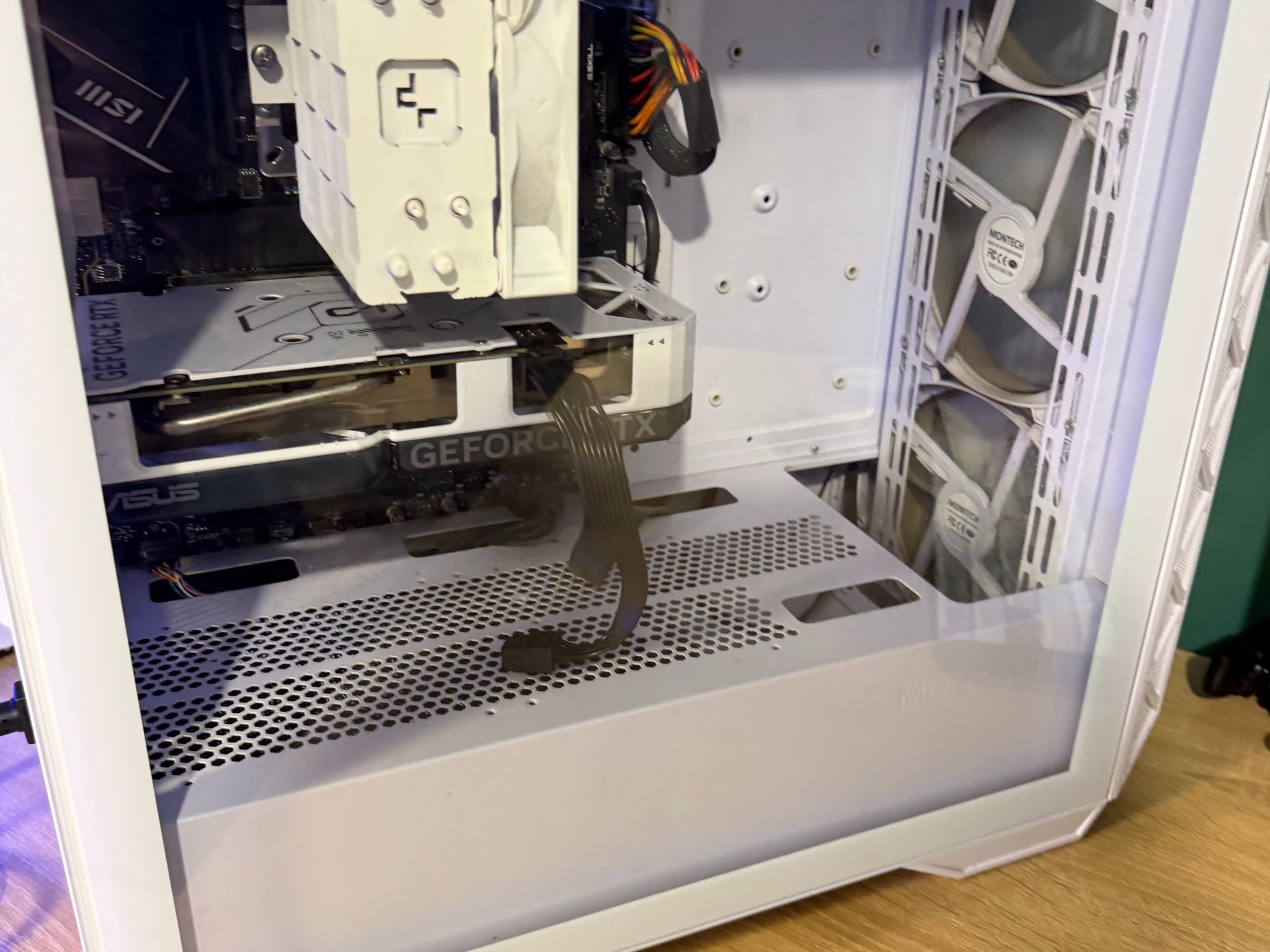 White Gaming PC | Ryzen 7 7800X3D | RTX 4060 8GB | 32GB DDR5-6000 | MSI B650 | 1TB NVMe