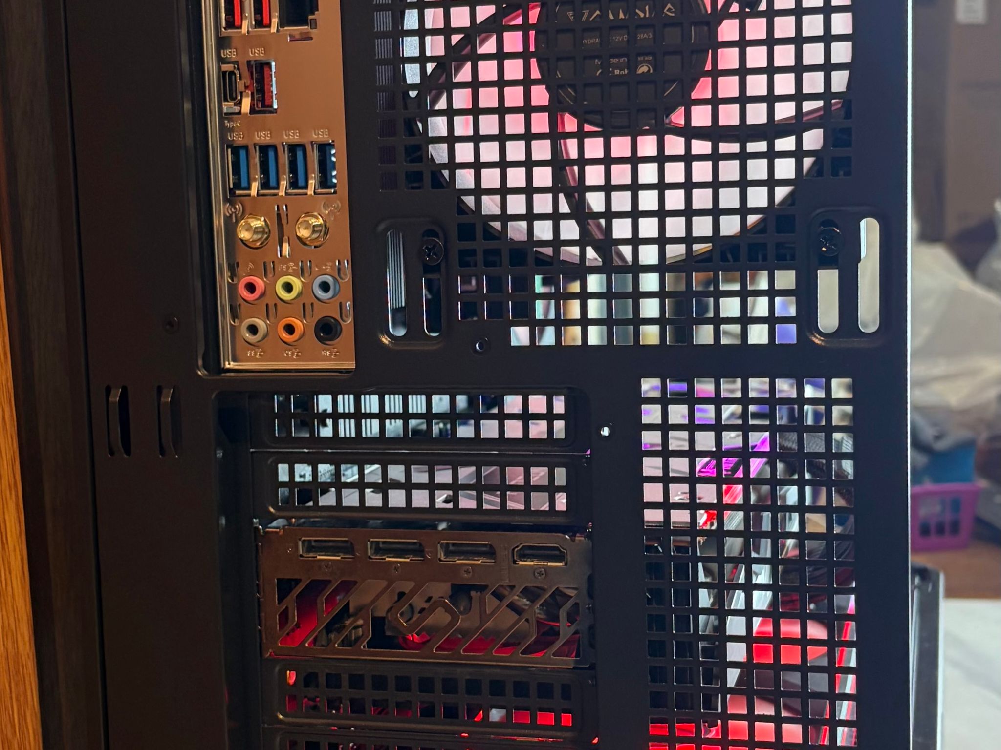 RX 6900XT 16GB | RYZEN 5 9600X | 24GB DDR5 | 2TB NVME | 360MM AIO