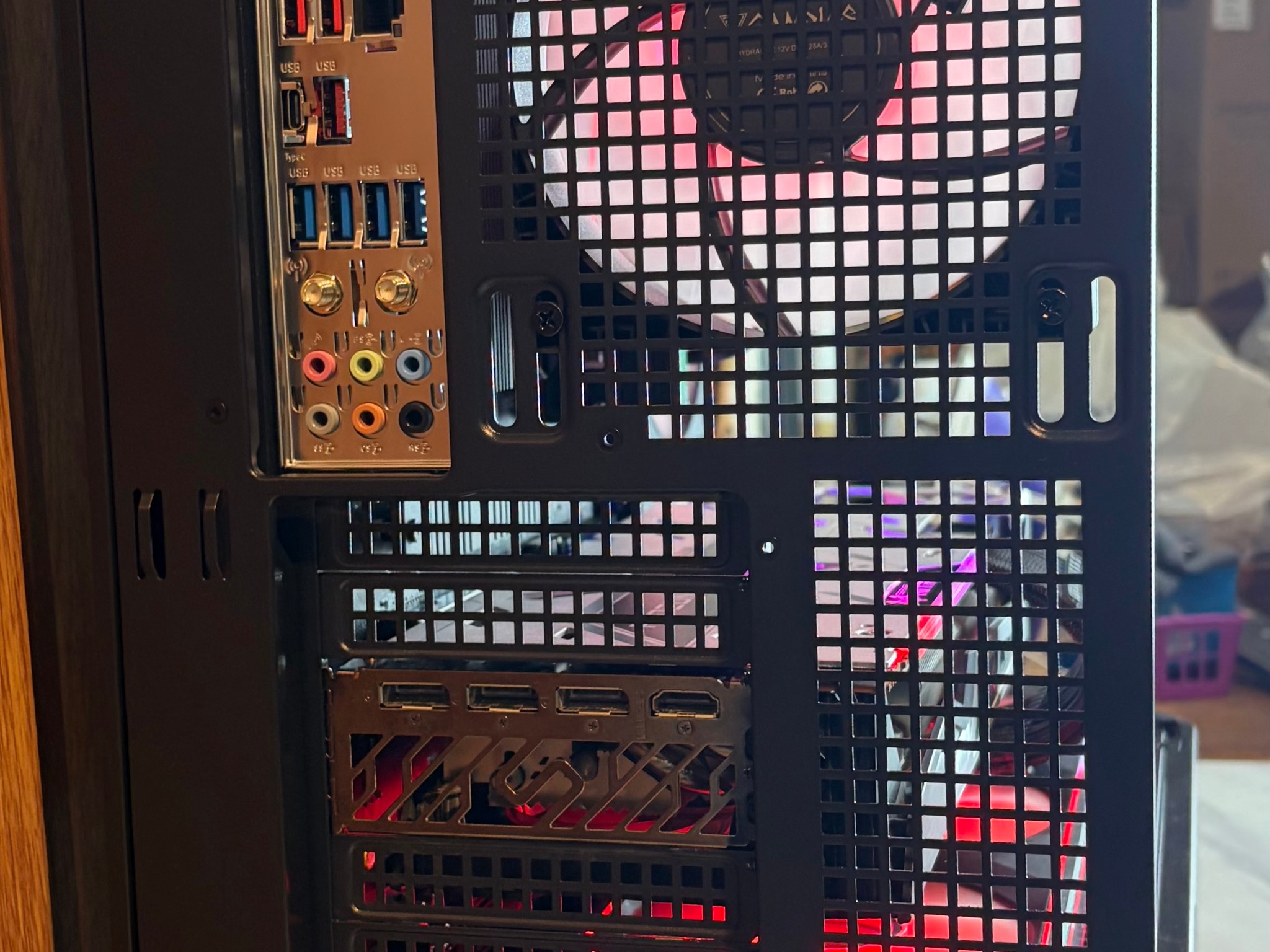 RX 6900XT 16GB | RYZEN 5 9600X | 24GB DDR5 | 2TB NVME | 360MM AIO