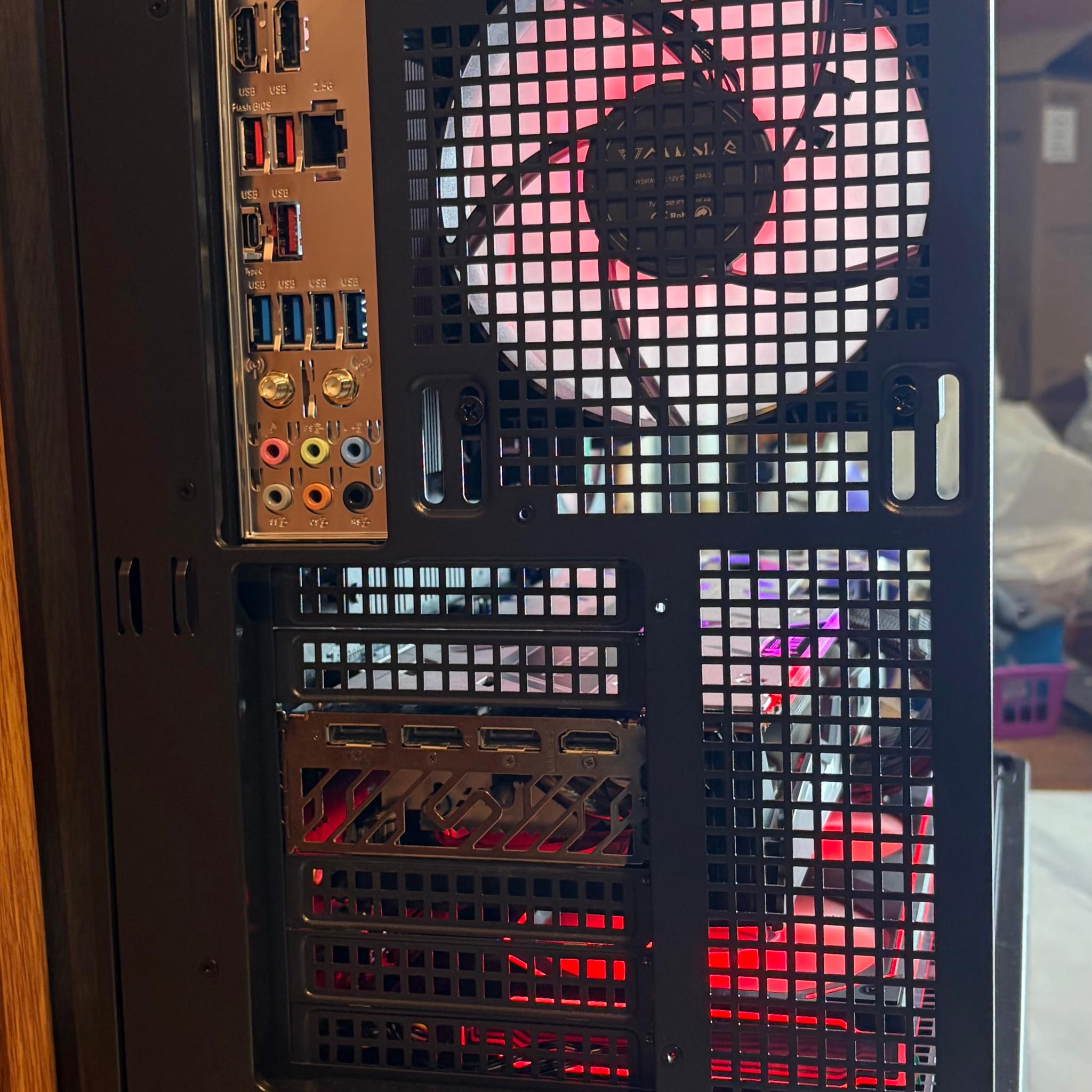 RX 6900XT 16GB | RYZEN 5 9600X | 24GB DDR5 | 2TB NVME | 360MM AIO