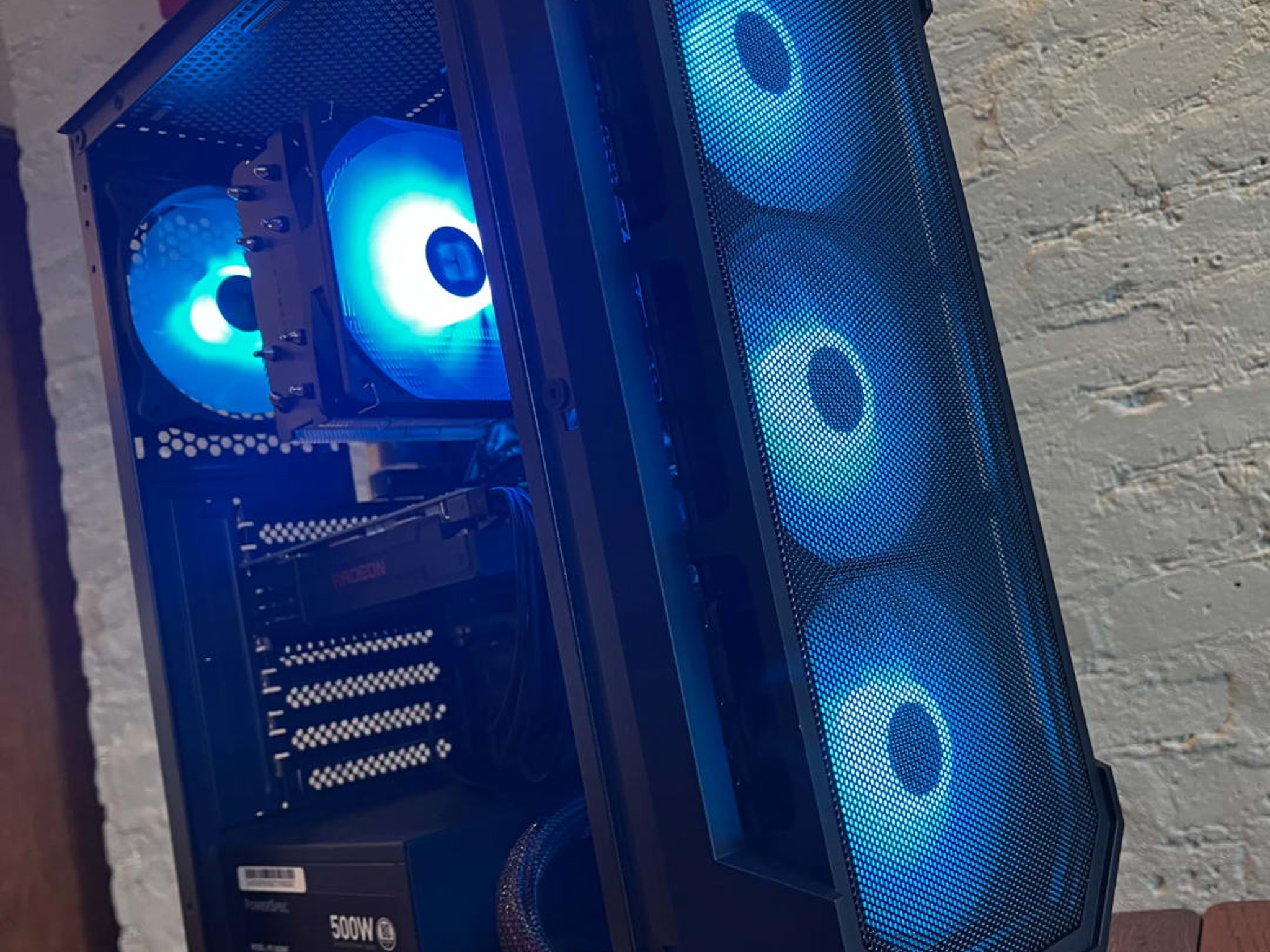 Radeon 5500 - Ryzen 3 4300G - 32GB DDR4 - 5TB SSD/HDD - Budget King