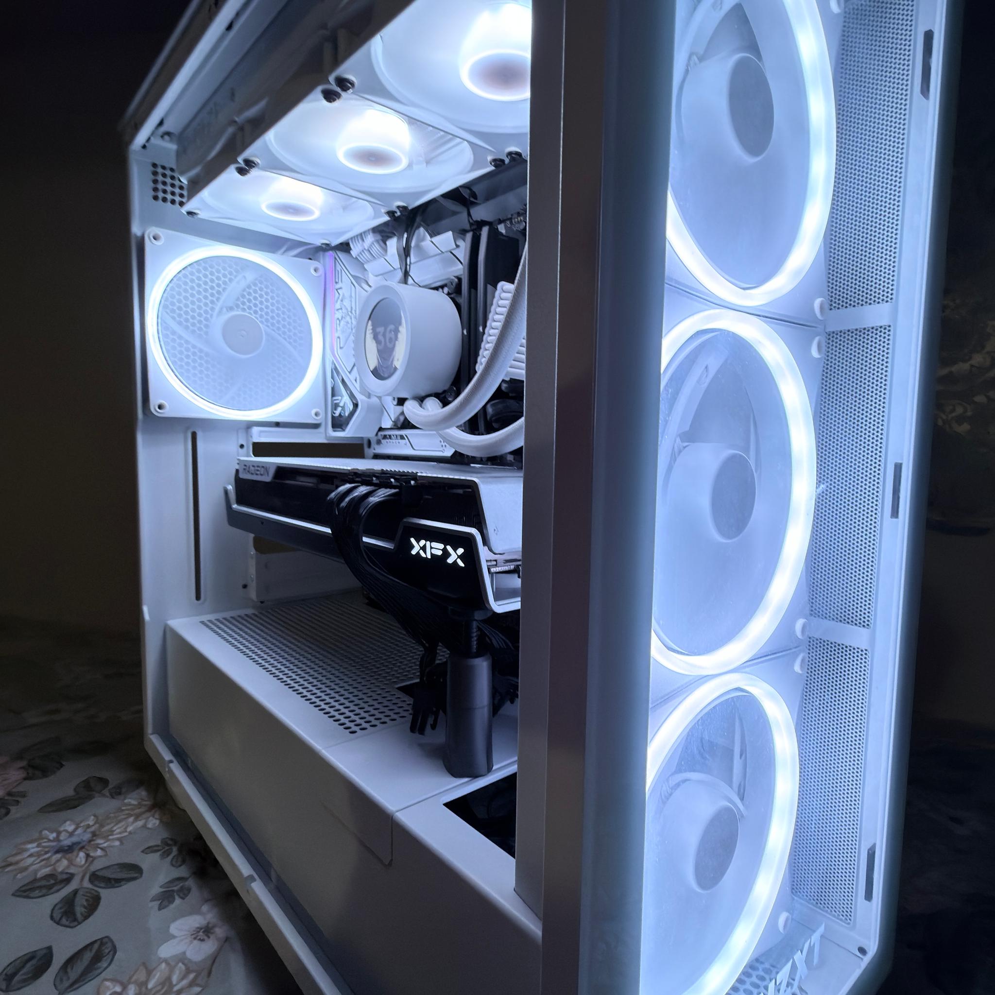XFX 7900 XTX 24GB | ❄️ WHITE GAMING PC ❄️| INTEL I7 13700K | 32GB DDR5| 1TB SSD | 1200w Power Supply