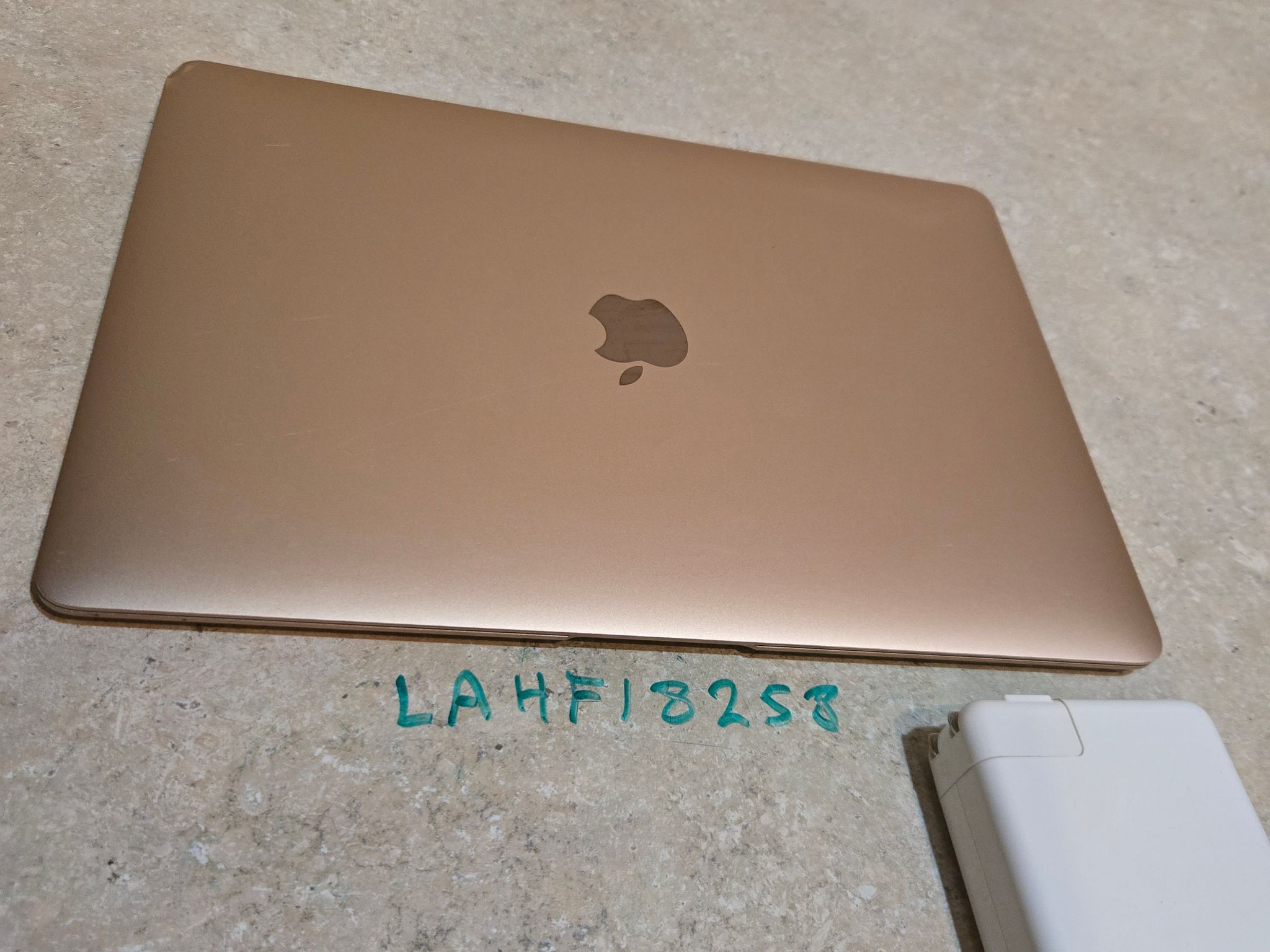 Apple Macbook Air 13 inch Laptop - 2020 - 256GB SSD - intel i3 - Model A2179