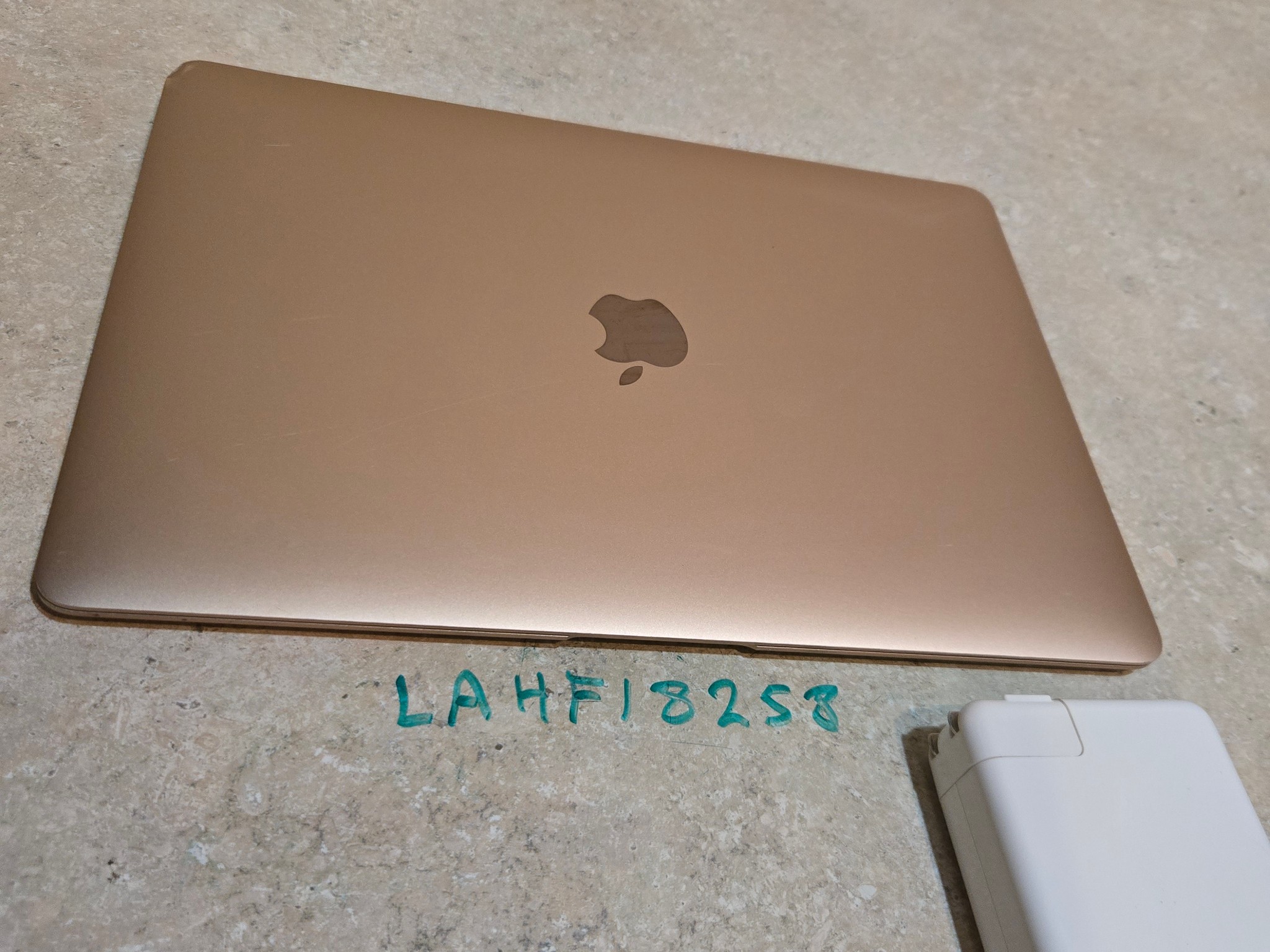 Apple Macbook Air 13 inch Laptop - 2020 - 256GB SSD - intel i3 - Model A2179