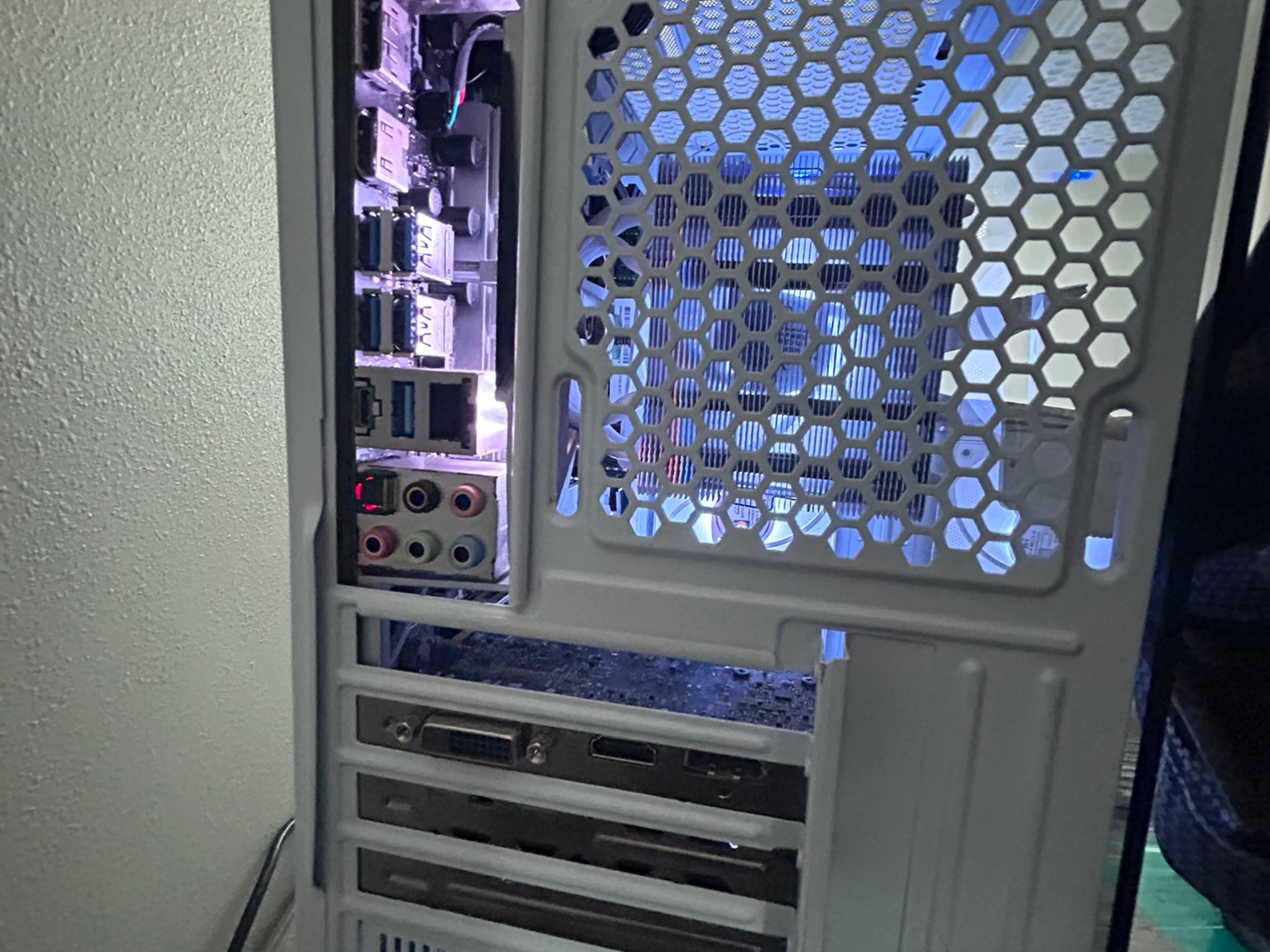❄️Snow|| Mid Tier Gaming PC⚔️ RTX 2060 6GB ⚔ Ryzen 2200g⚔️16GB DDR4 ⚔️1TB