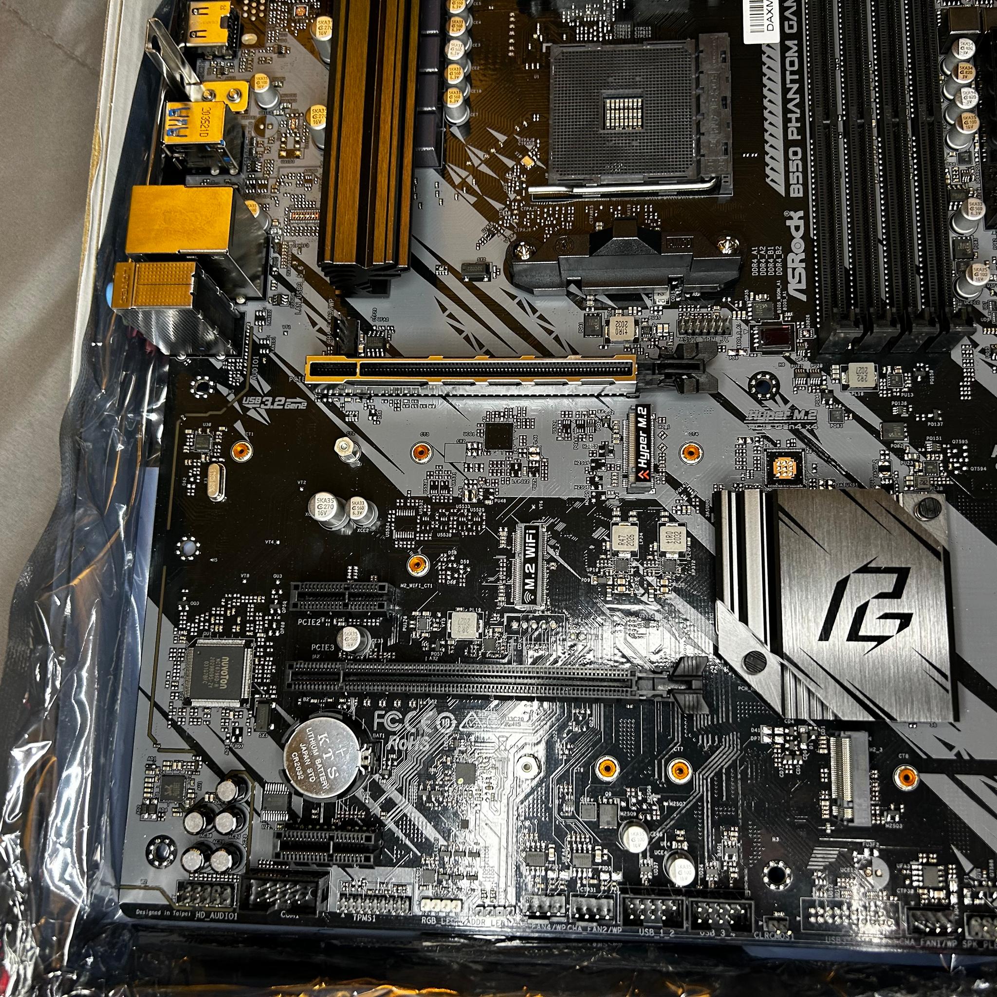 ASRock B550 Phantom Gaming 4 Supports AMD AM4 Socket Ryzen