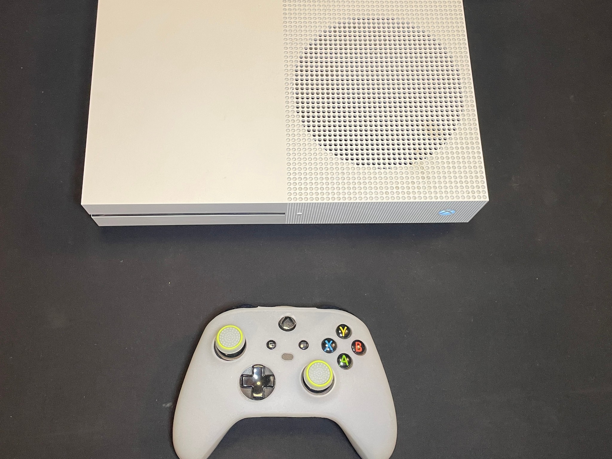 Xbox One S With Glow In Dark Controller