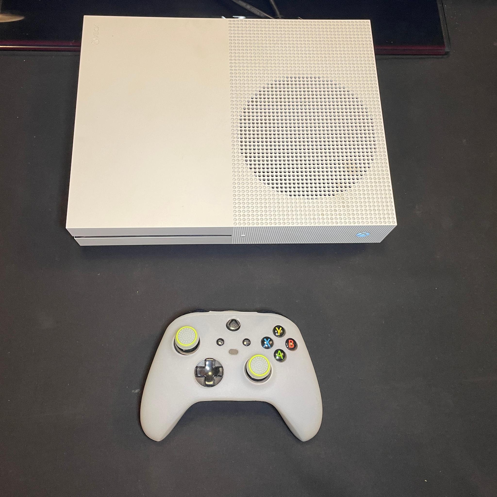 Xbox One S With Glow In Dark Controller