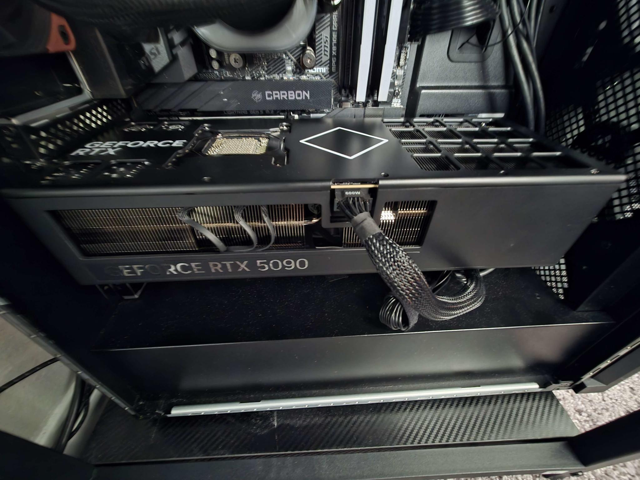 HP RTX 5090