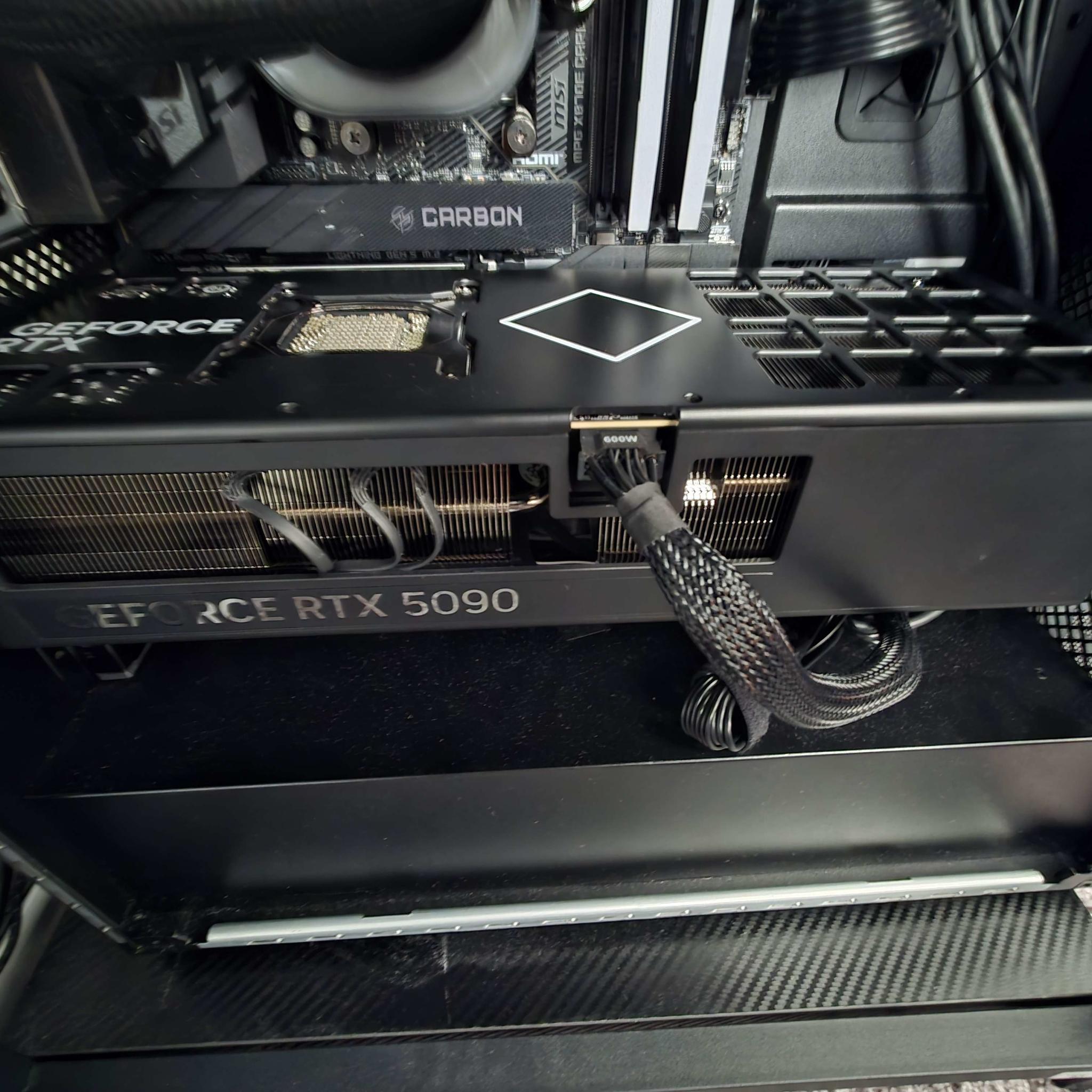 HP RTX 5090
