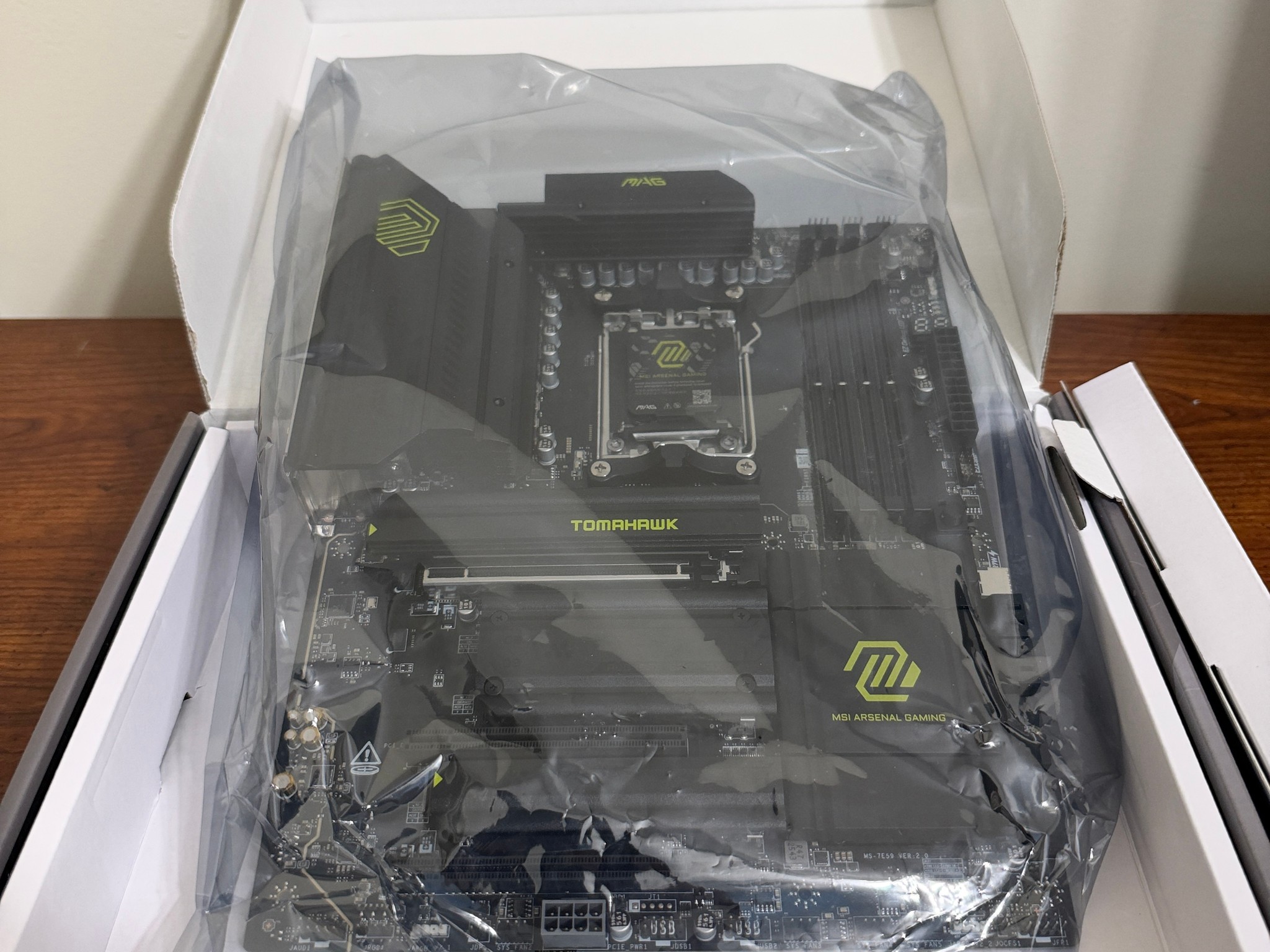 *NEW* MSI MAG X870 TOMAHAWK WIFI + BLUETOOTH