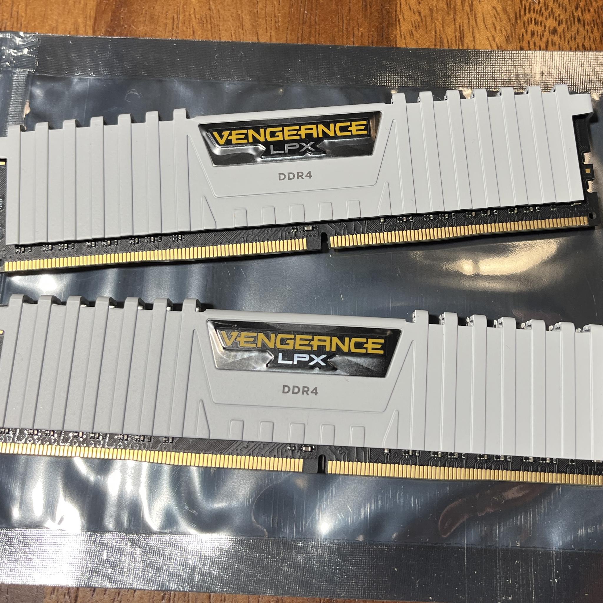 CORSAIR VENGEANCE LPX 16GB (2x8GB) 2666MHz DDR4 RAM (CMK16GX4M2A2666C16W)