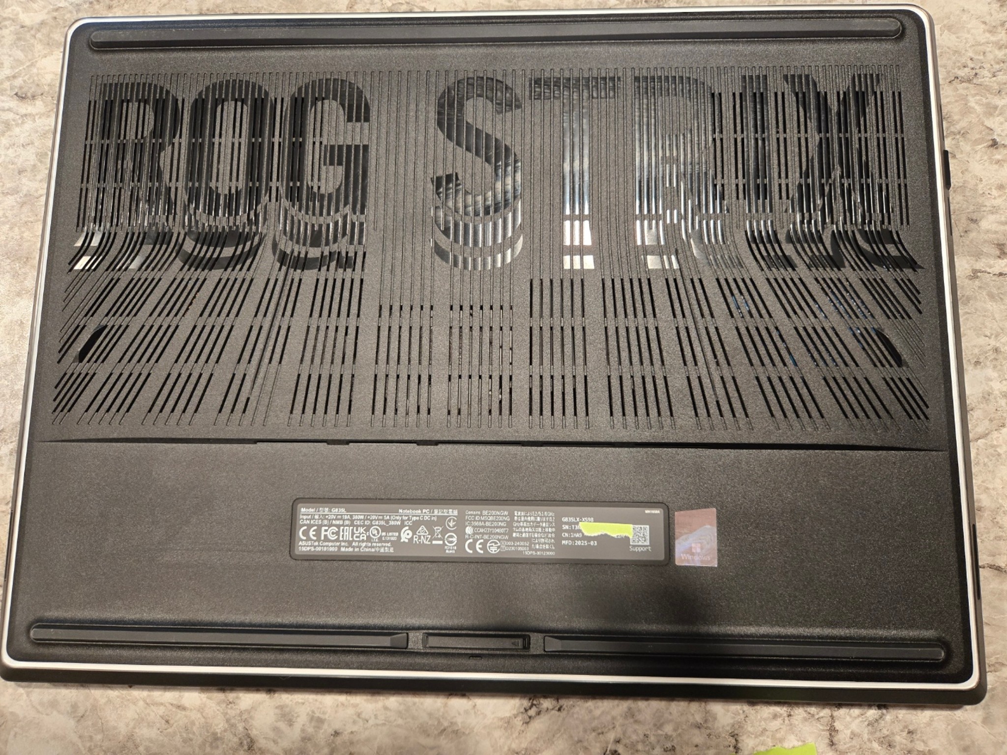 ASUS ROG Strix SCAR 18 (RTX 5090 / Ultra 9 275HX / 64GB RAM / 2TB SSD) – Like New