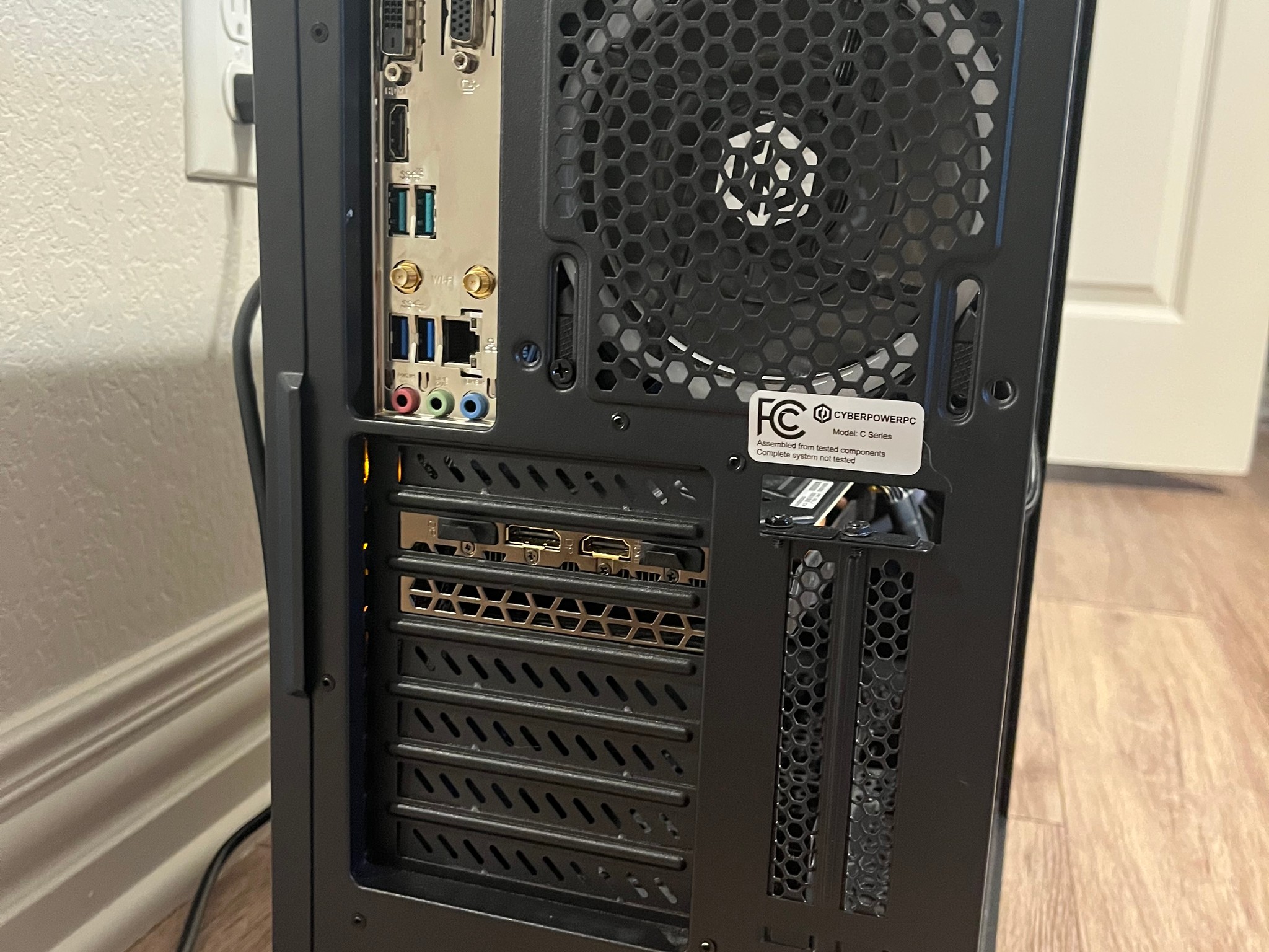 Ryzen 7 3700X | RTX 2060 OC | 32GB DDR4 3600 | 240mm AIO | Clean CyberPowerPC Build