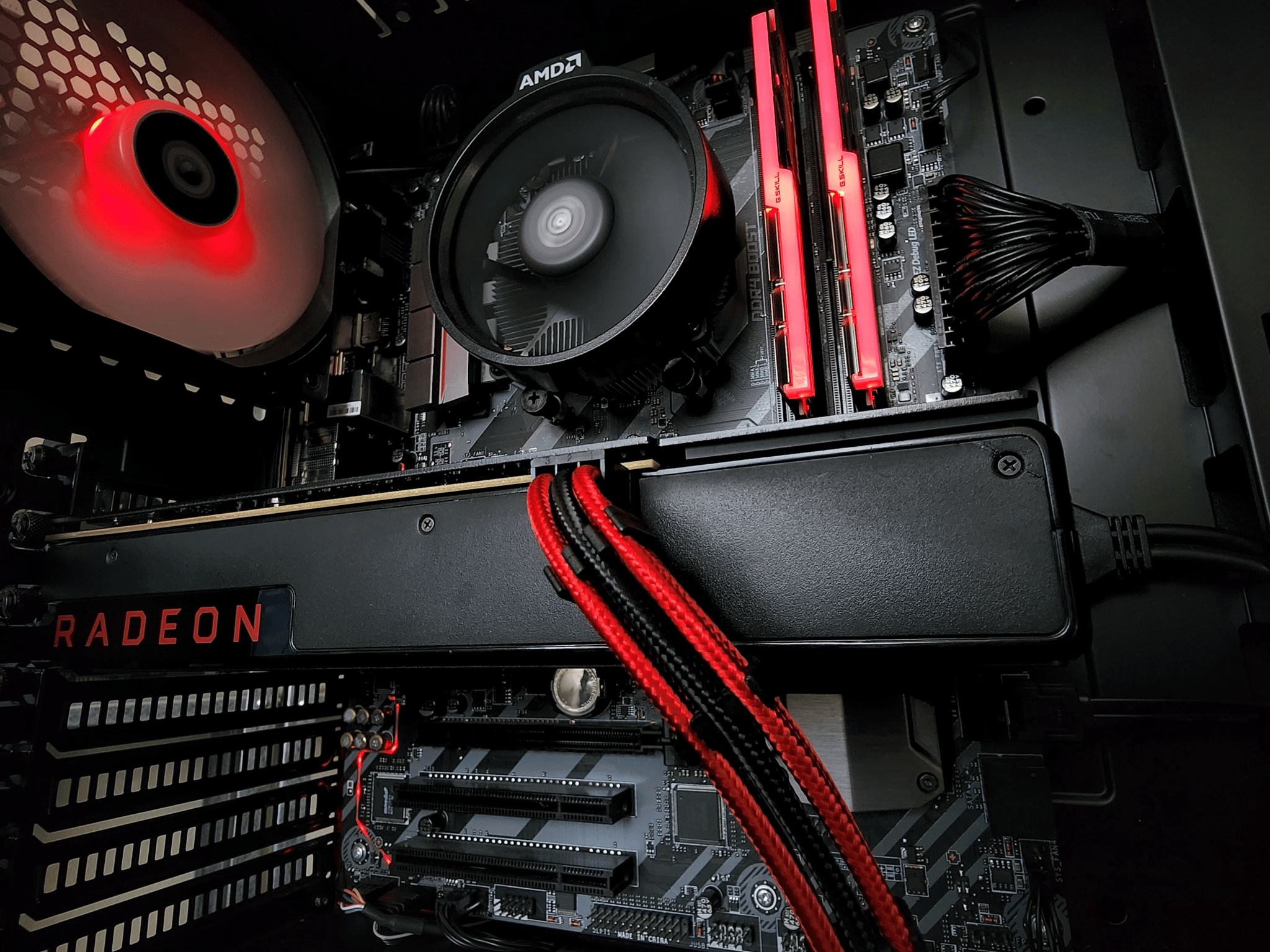 AMD Ryzen 3 2200G // XFX Radeon RX 480 8GB // GSKILL 16GB 3000MHz