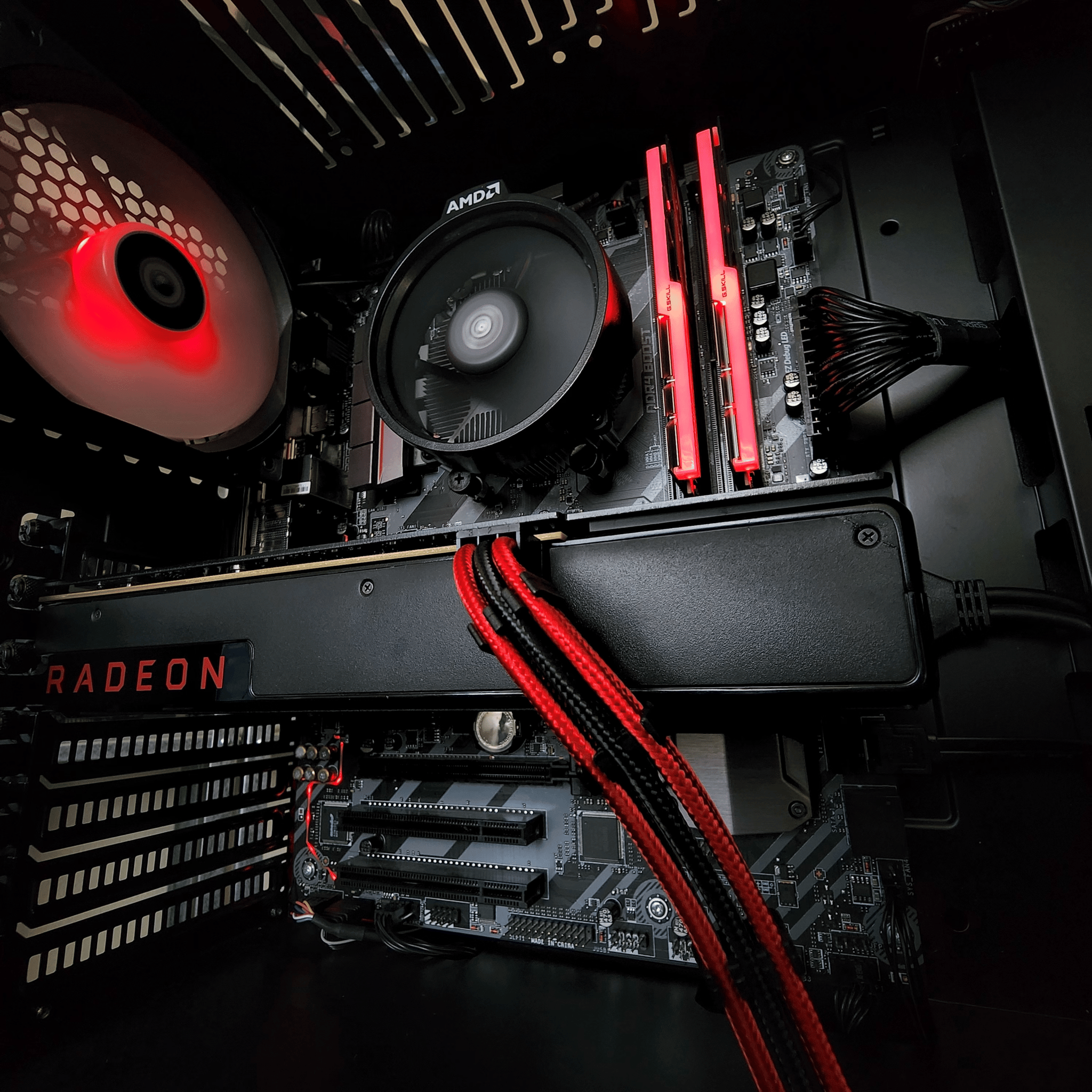AMD Ryzen 3 2200G // XFX Radeon RX 480 8GB // GSKILL 16GB 3000MHz