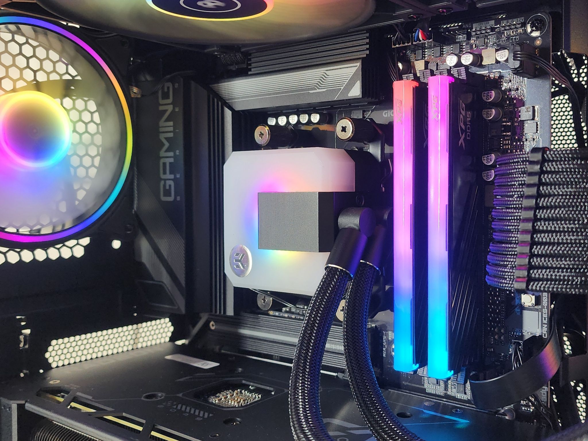 Gaming PC Ryzen 7 7700 32GB RAM 2TB SSD RX 7700 XT 12GB Win11 Computer