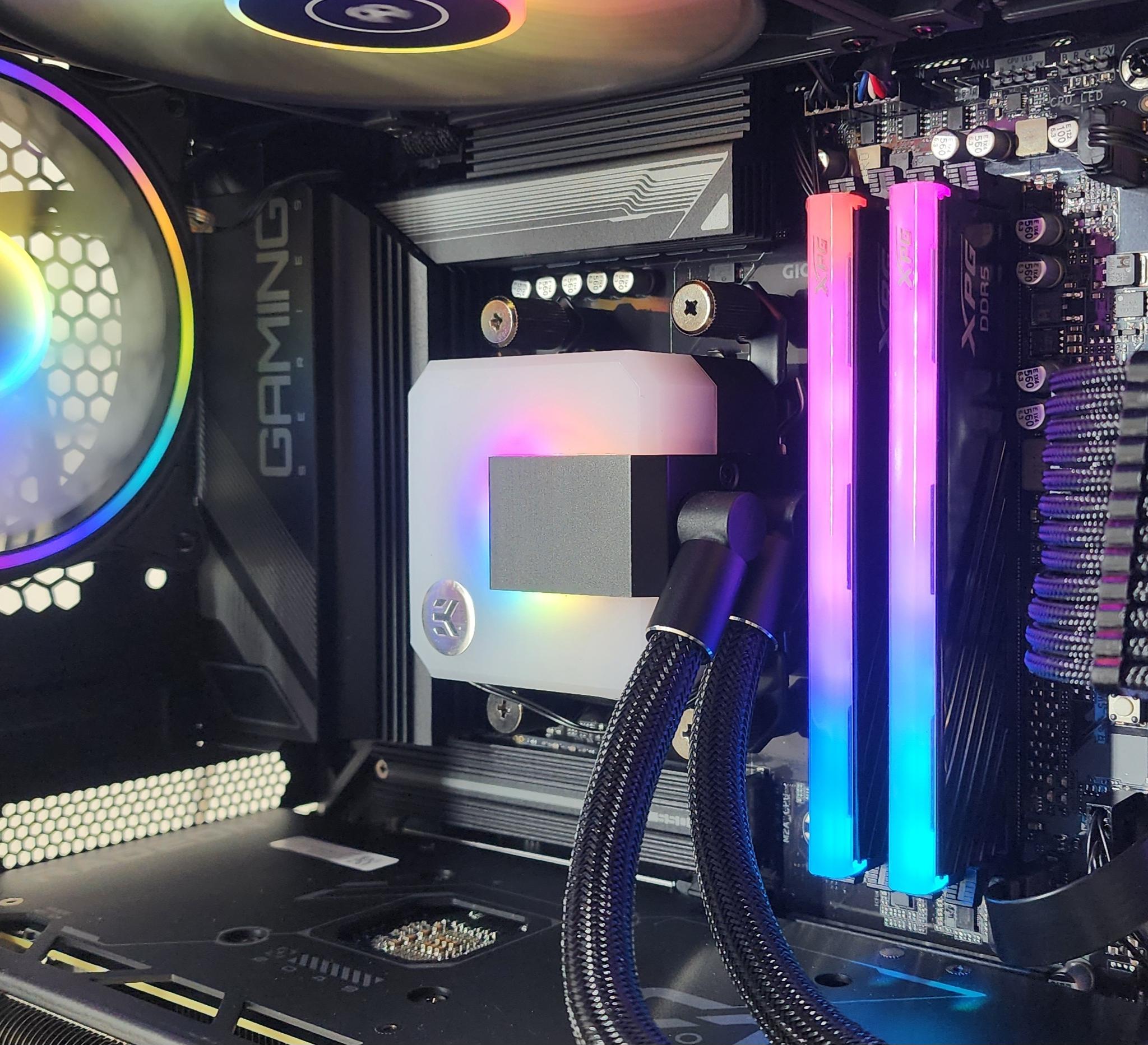 Gaming PC Ryzen 7 7700 32GB RAM 2TB SSD RX 7700 XT 12GB Win11 Computer