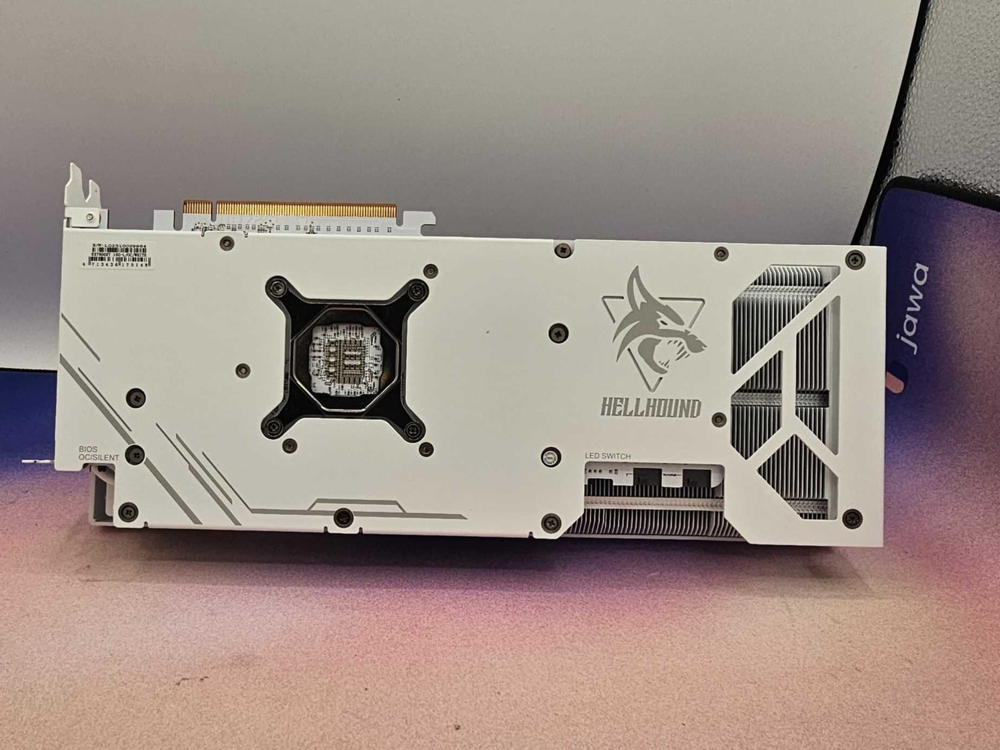 PowerColor Hellhound Spectral White RX 7800XT