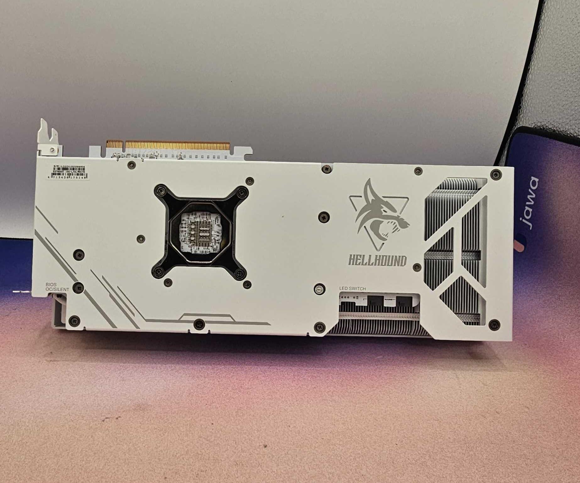 PowerColor Hellhound Spectral White RX 7800XT