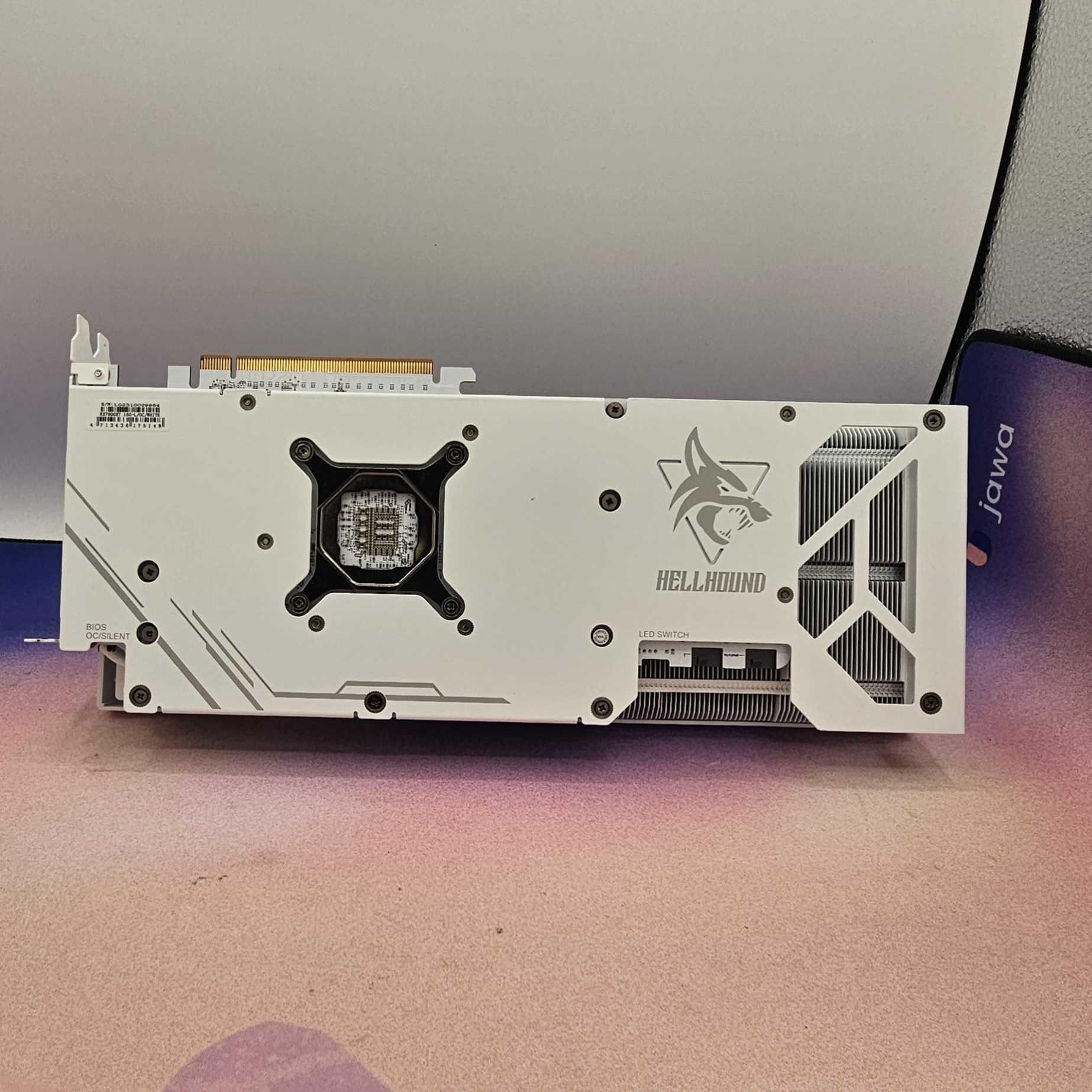 PowerColor Hellhound Spectral White RX 7800XT