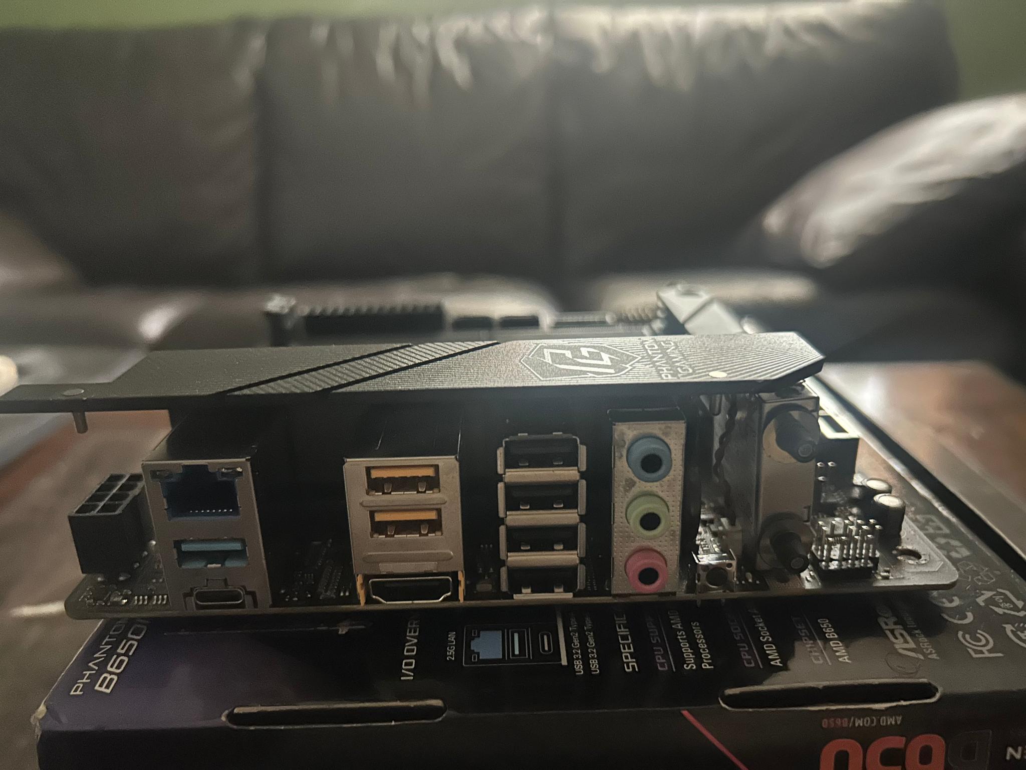 ASRock B650i Lightning Wifi (NO I/O Shield)  + 1 x 16GB GSkill Flare DDR5 Memory