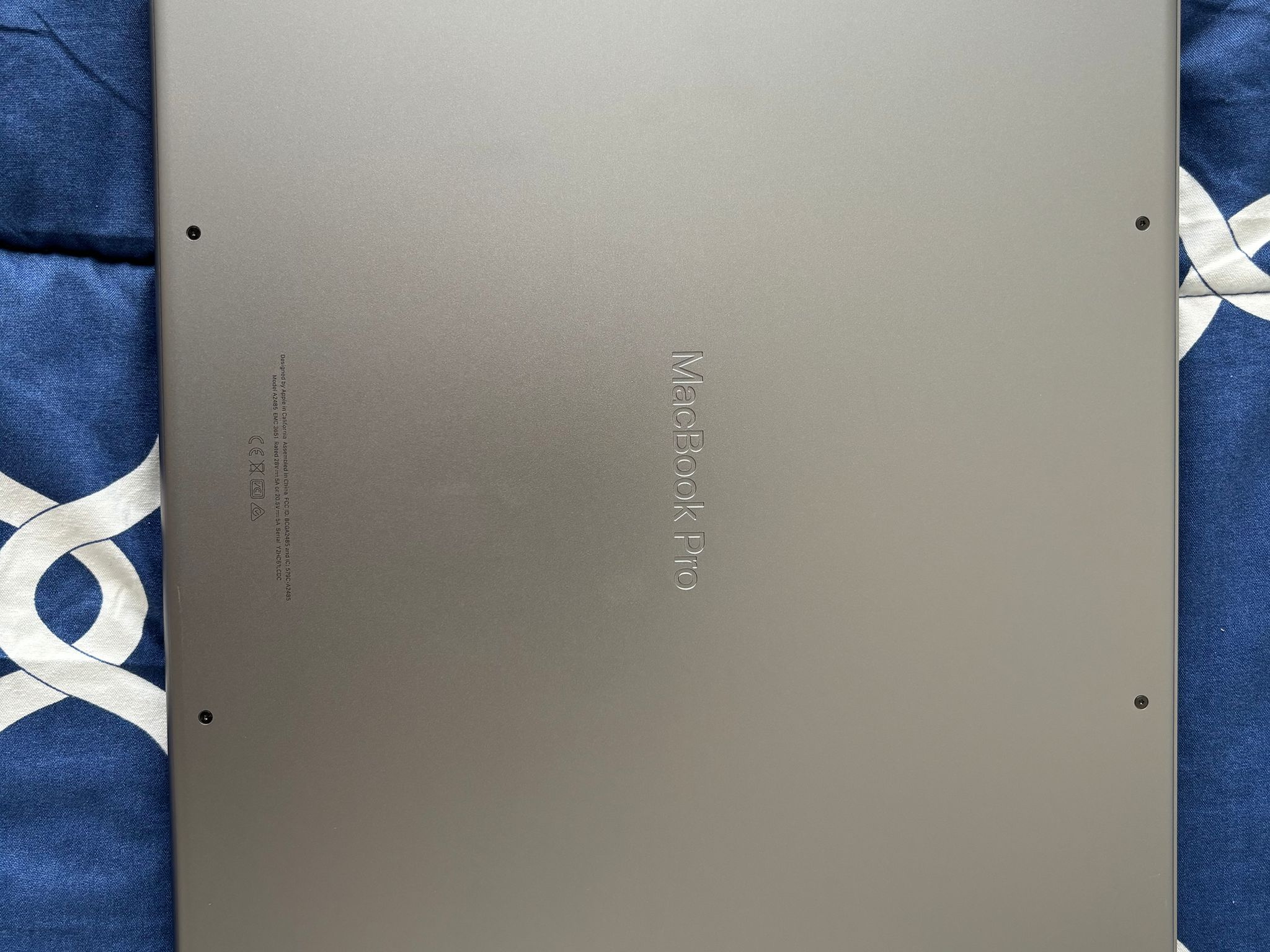 M1 Pro MacBook Pro 16 (Late 2021) - 10 CPU Cores, 16 GPU Cores, 16 GB DDR5, 512 GB SSD