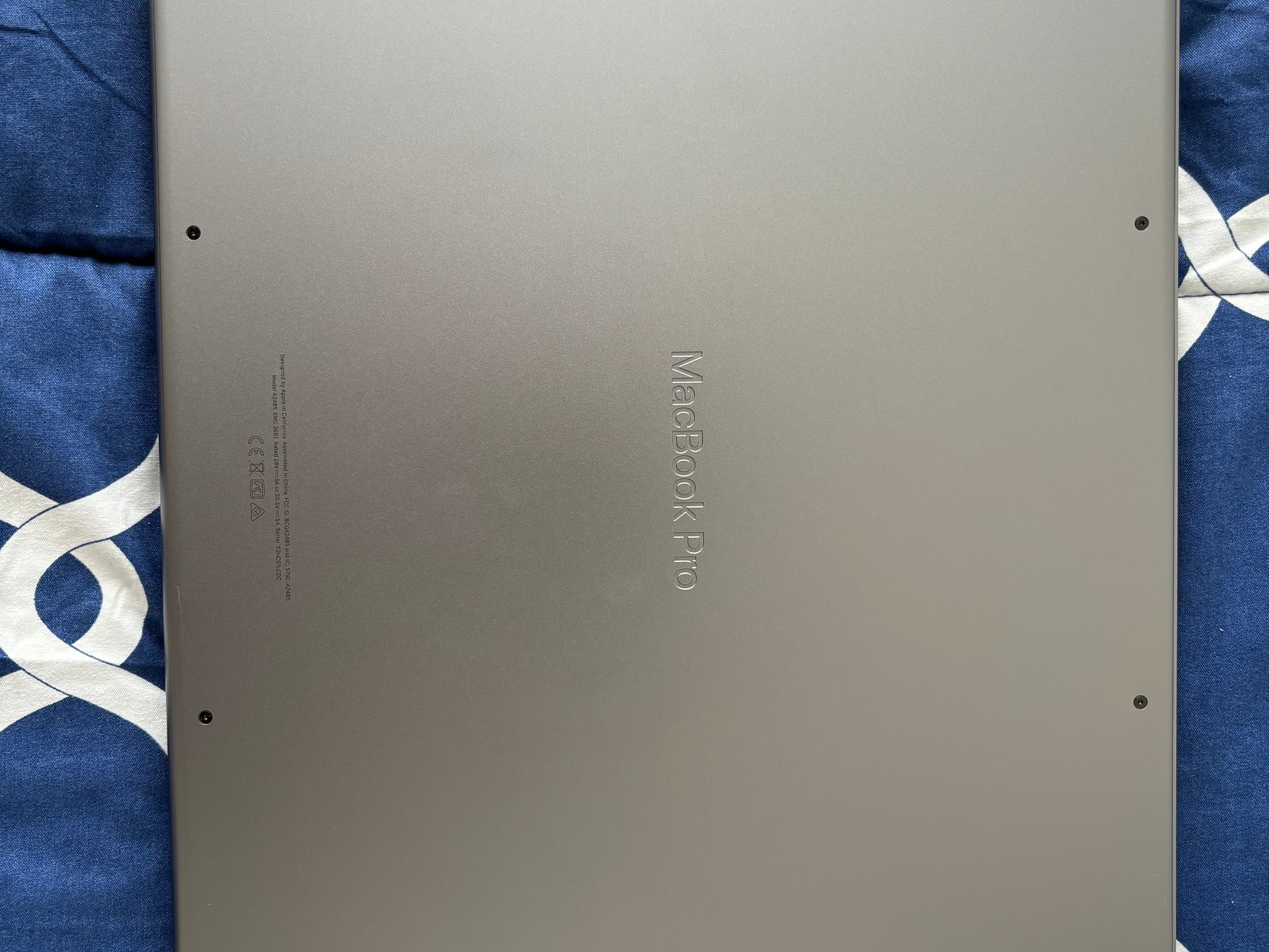 M1 Pro MacBook Pro 16 (Late 2021) - 10 CPU Cores, 16 GPU Cores, 16 GB DDR5, 512 GB SSD