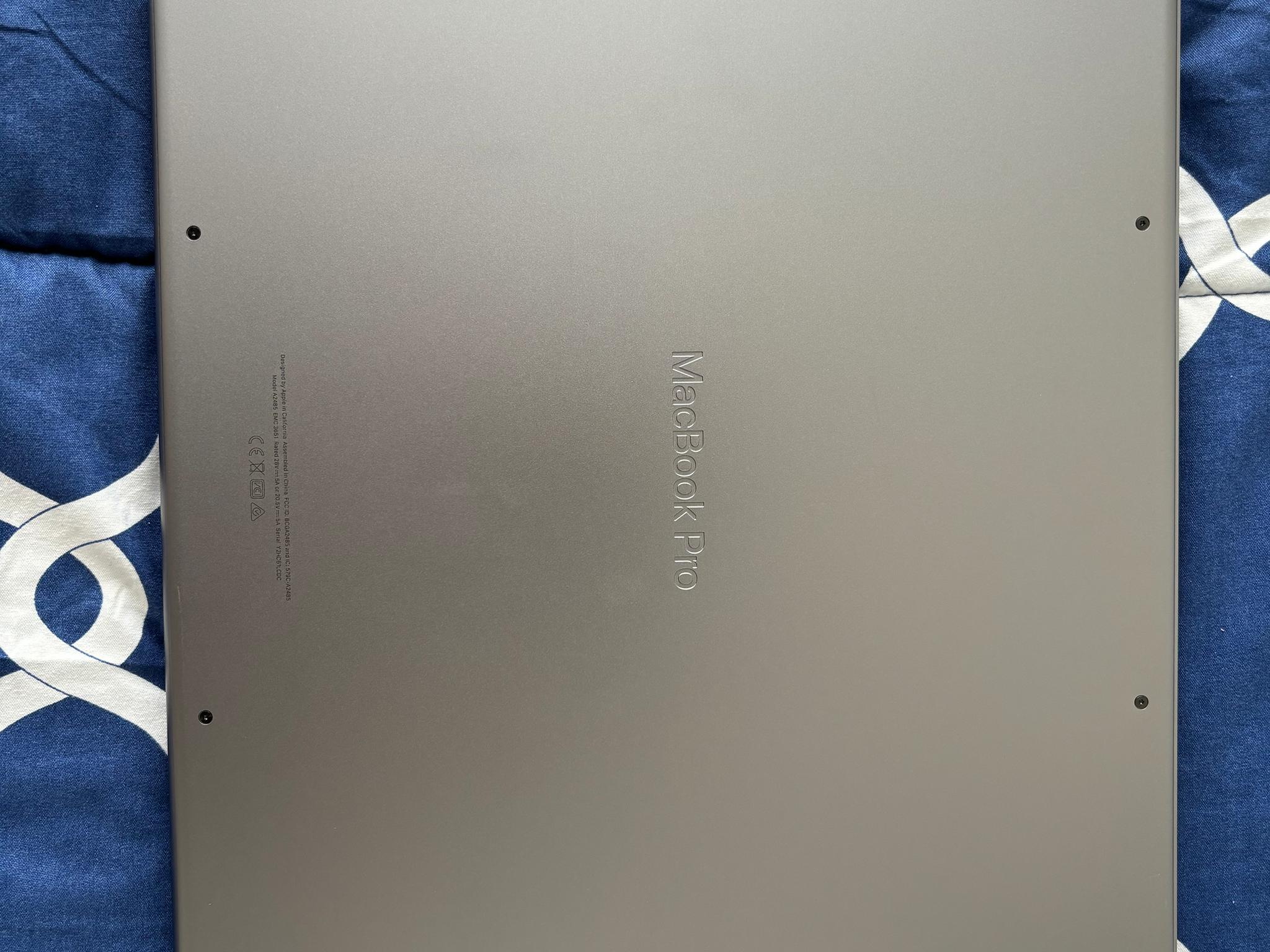 M1 Pro MacBook Pro 16 (Late 2021) - 10 CPU Cores, 16 GPU Cores, 16 GB DDR5, 512 GB SSD