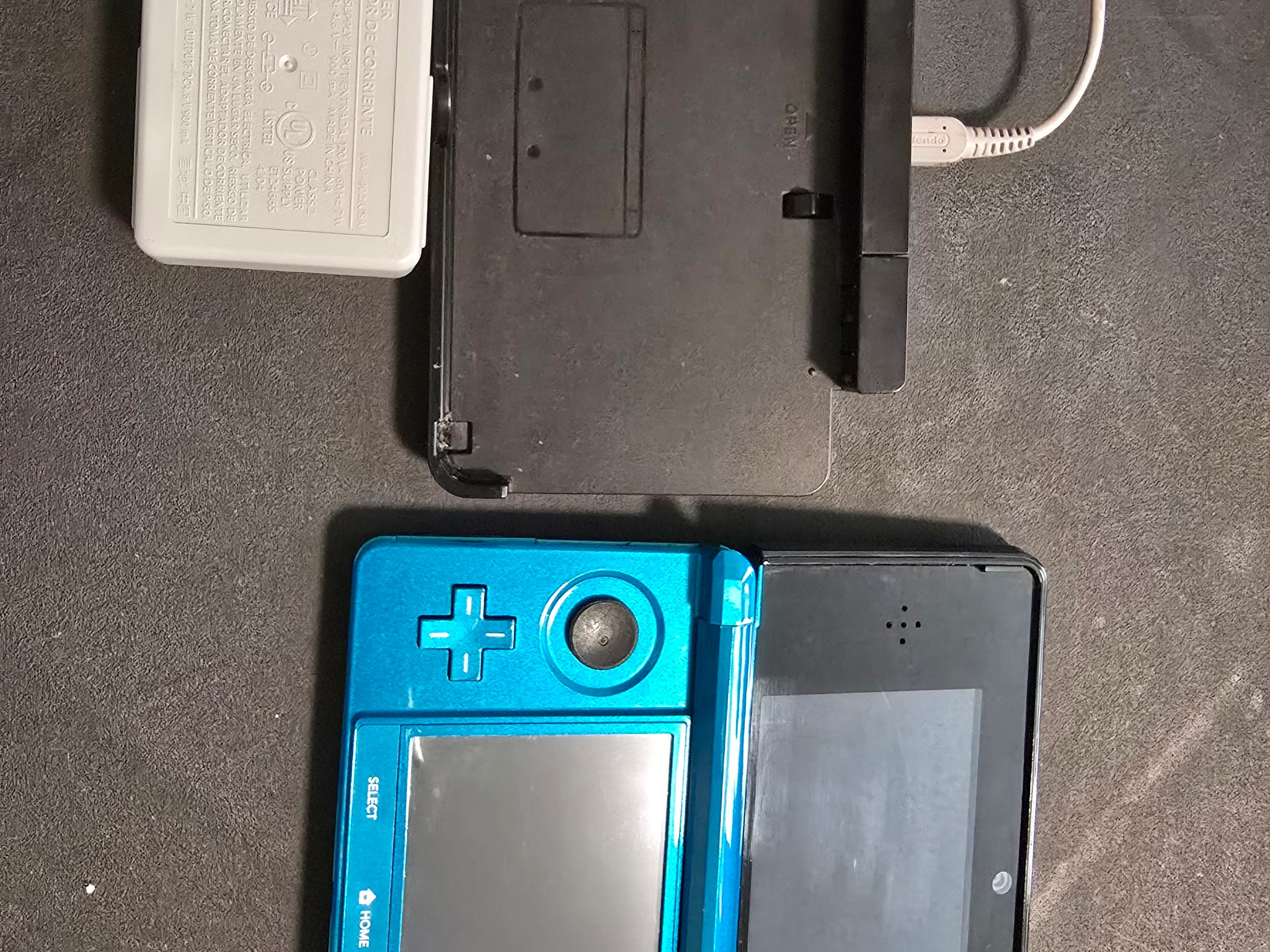 Nintendo 3DS (Custom Firmware) – 32GB – Homebrew Bundle