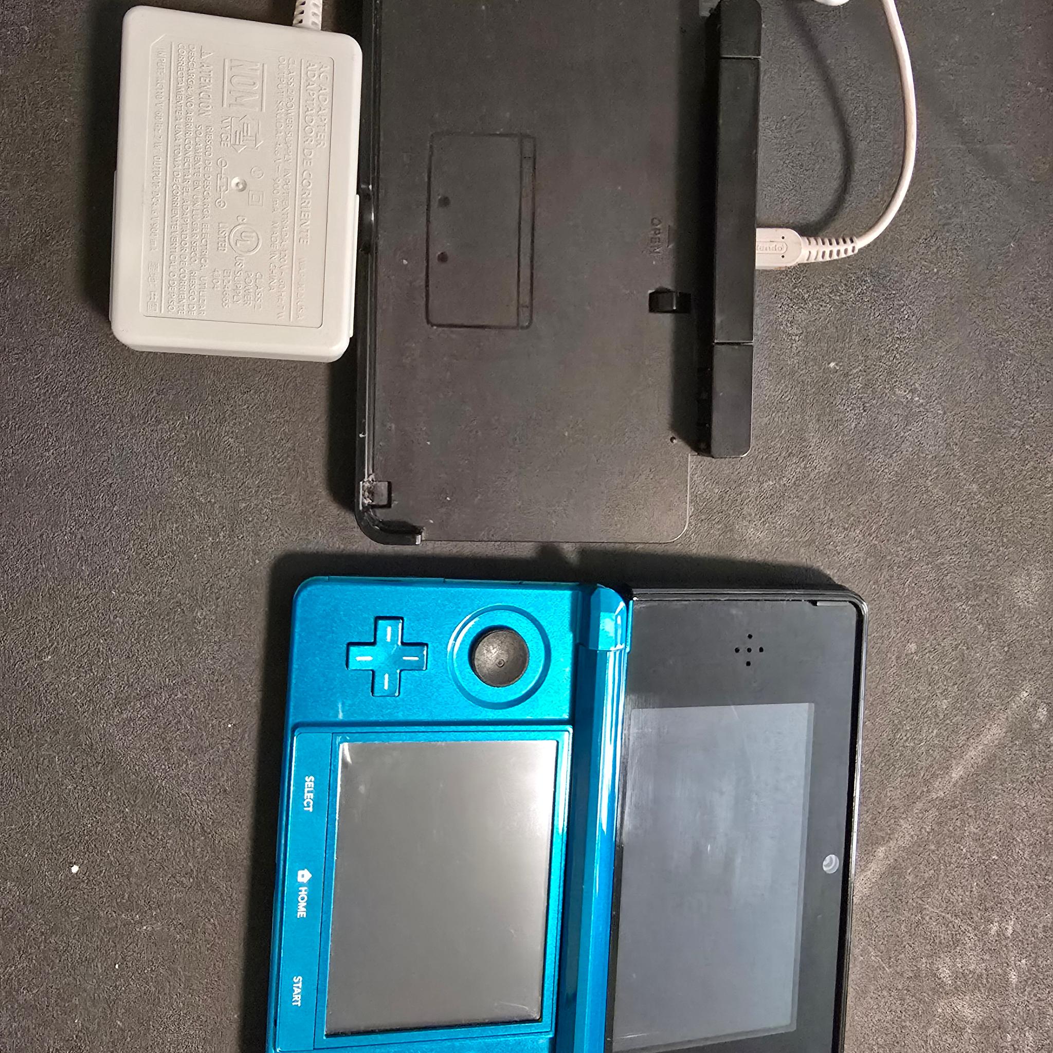 Nintendo 3DS (Custom Firmware) – 32GB – Homebrew Bundle