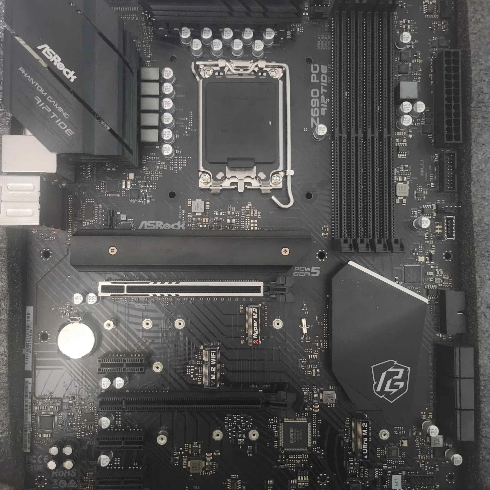 Z690 ASRock PG Riptide D4 with CPU Cooler and Ram
