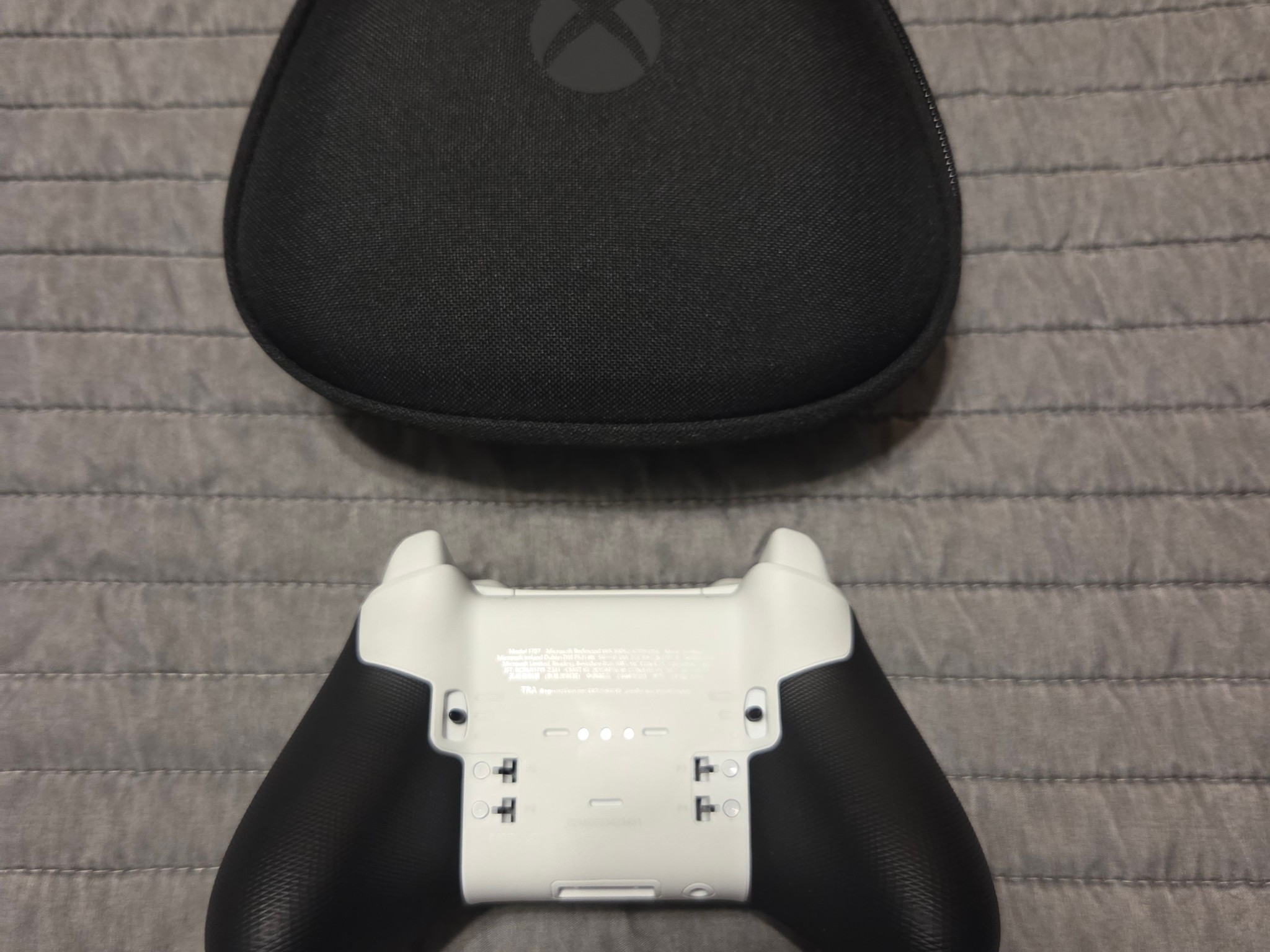 Xbox elite series 2 controller (white) (excellent condition)
