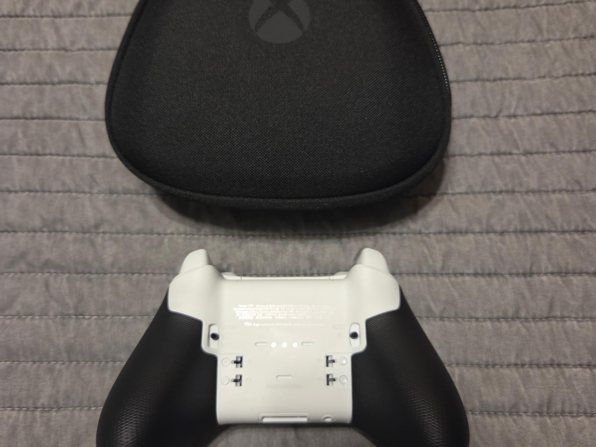 Xbox elite series 2 controller (white) (excellent condition)