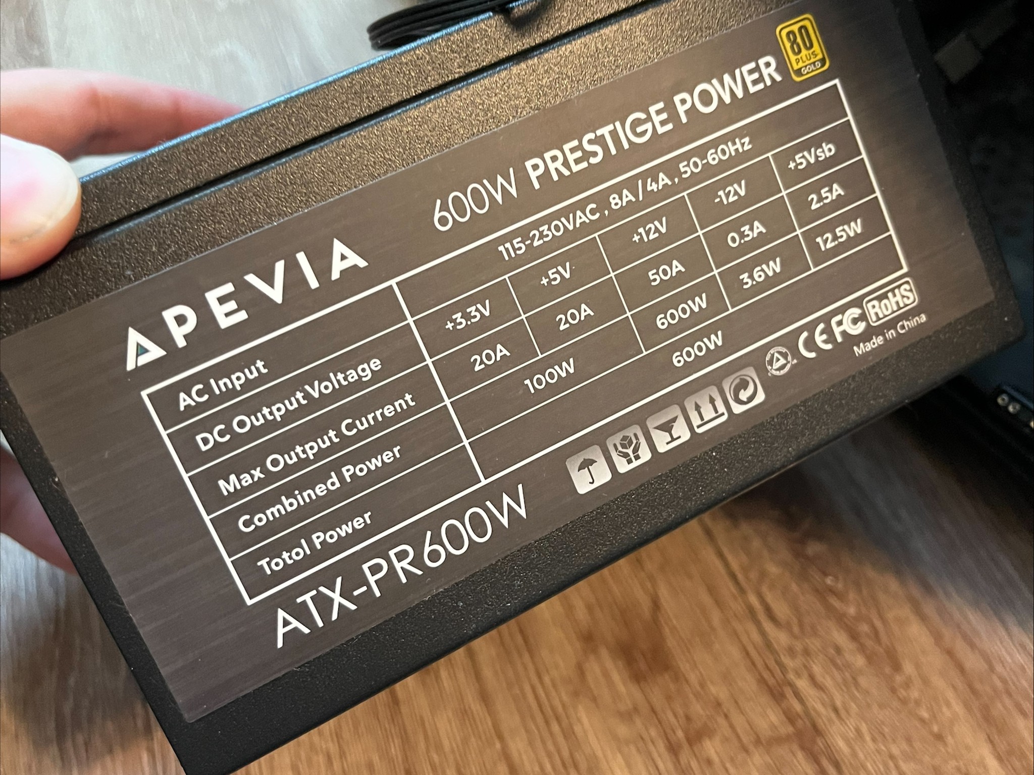 Ryzen 7 3700X | RTX 2060 OC | 32GB DDR4 3600 | 240mm AIO | Clean CyberPowerPC Build