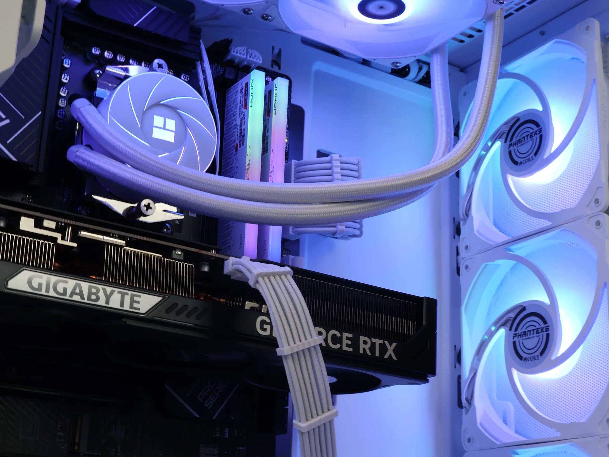⚪ Ryzen 7 7700X/RTX 5070 12GB Gaming/Streaming PC ⚪