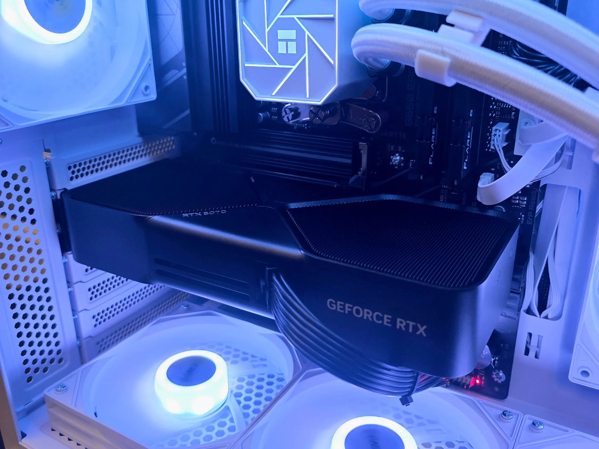 🚀 1440P ALL NEW CUSTOM AM5 PC | RTX 5070 FE | RYZEN 7 7700x | 2TB SSD | 32GB DDR5 6000MHZ CL32 🚀