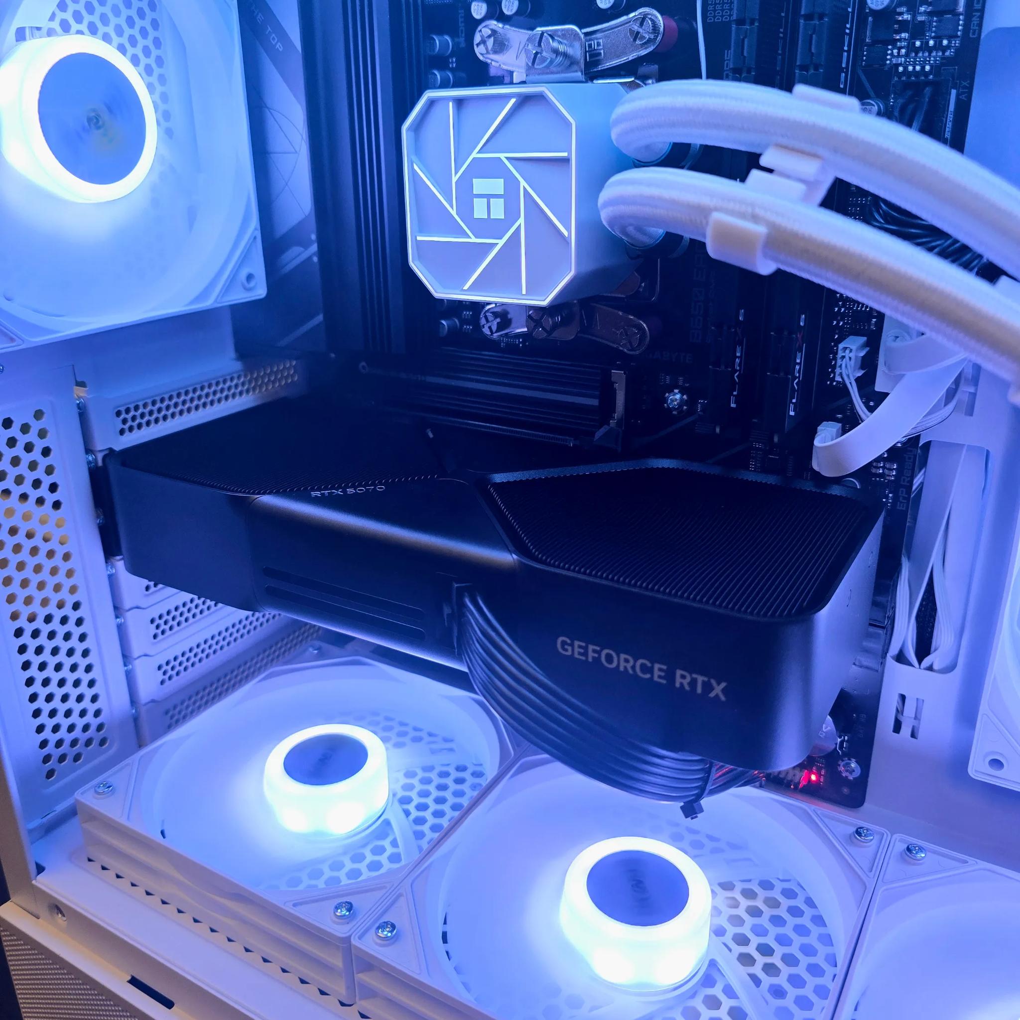 🚀 1440P ALL NEW CUSTOM AM5 PC | RTX 5070 FE | RYZEN 7 7700x | 2TB SSD | 32GB DDR5 6000MHZ CL32 🚀
