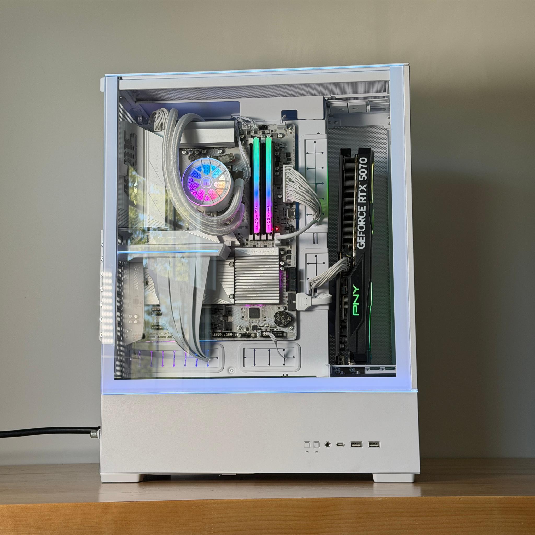 RTX 5070 Ryzen 9 9900x Gaming PC