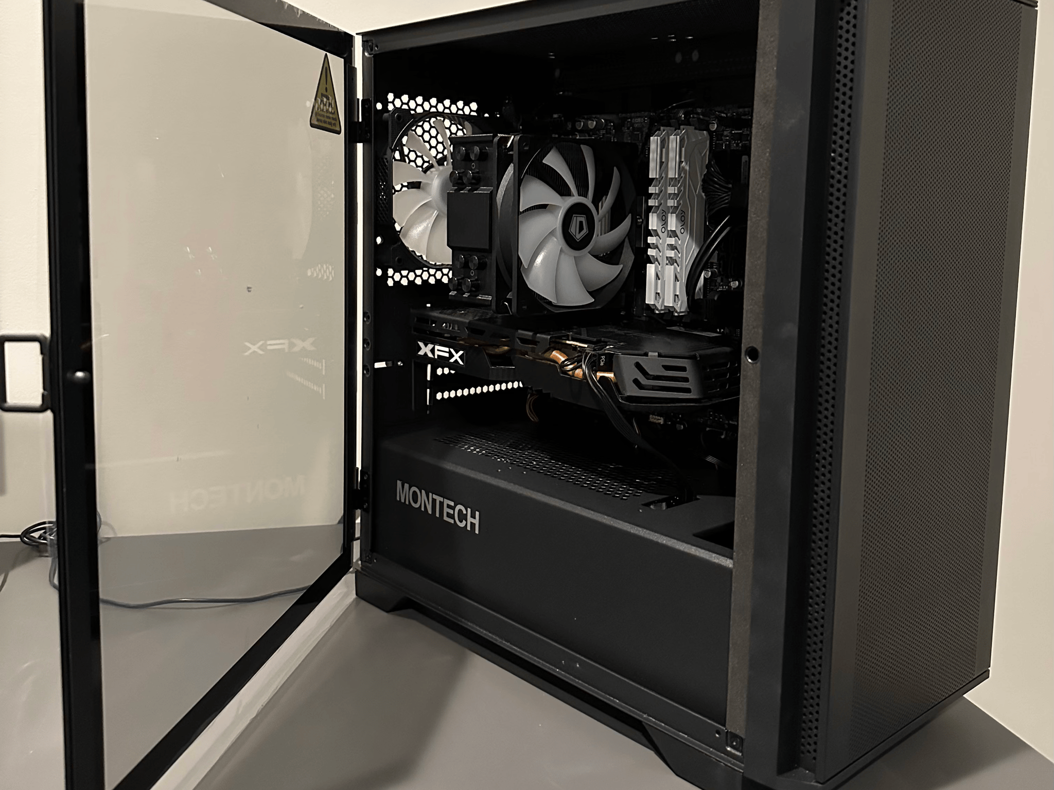 Gaming PC - 8GB Radeon RX 580 - Intel i3 10100F - 16 GB RAM